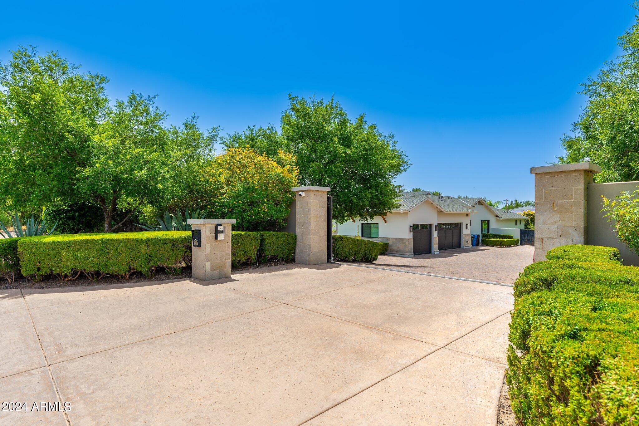 ARCADIA MANORS - Residential