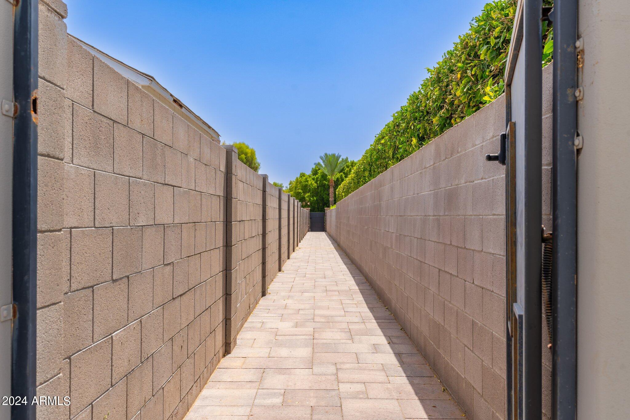 ARCADIA MANORS - Residential