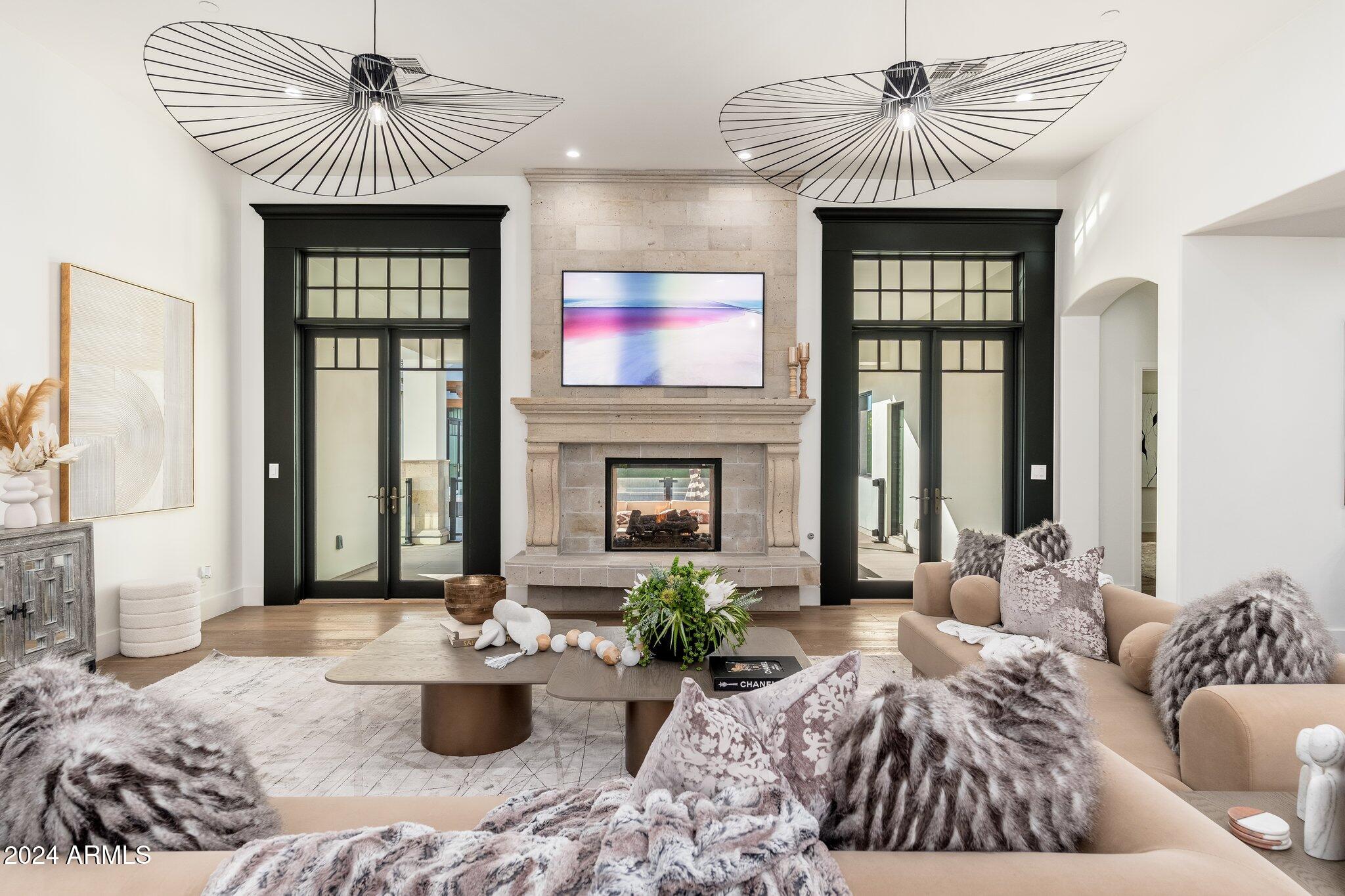ARCADIA MANORS - Residential
