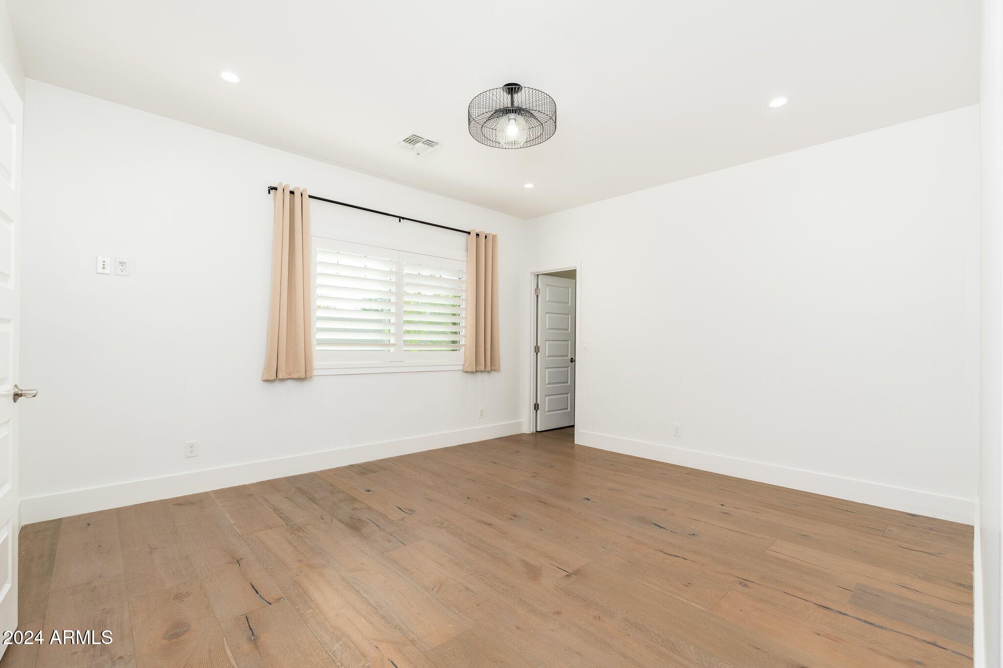 ARCADIA MANORS - Residential