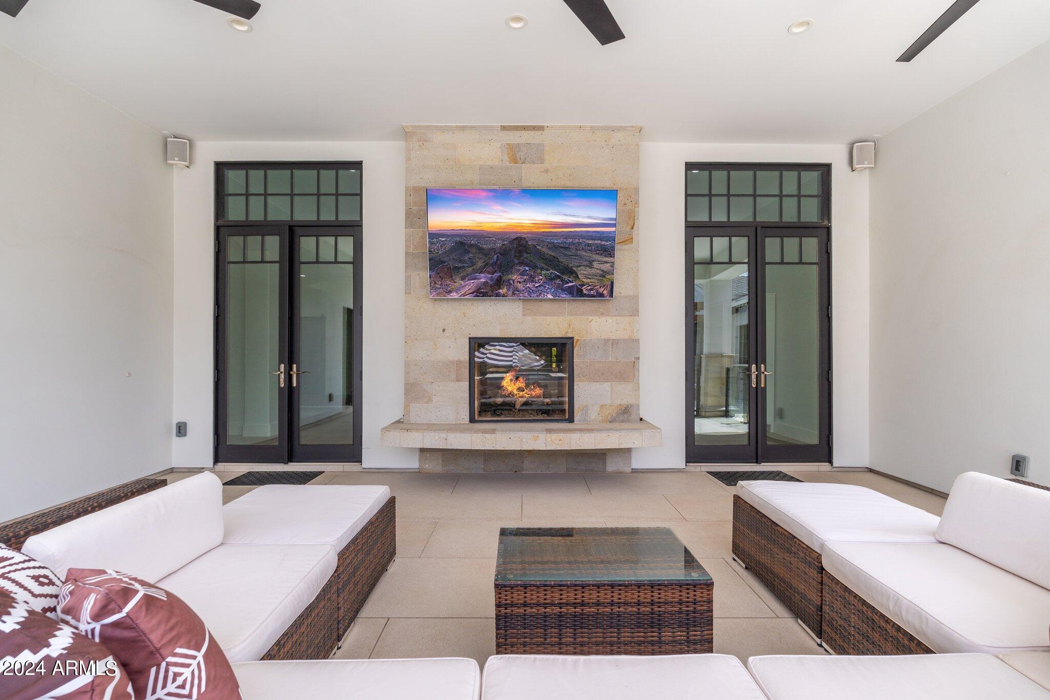 ARCADIA MANORS - Residential