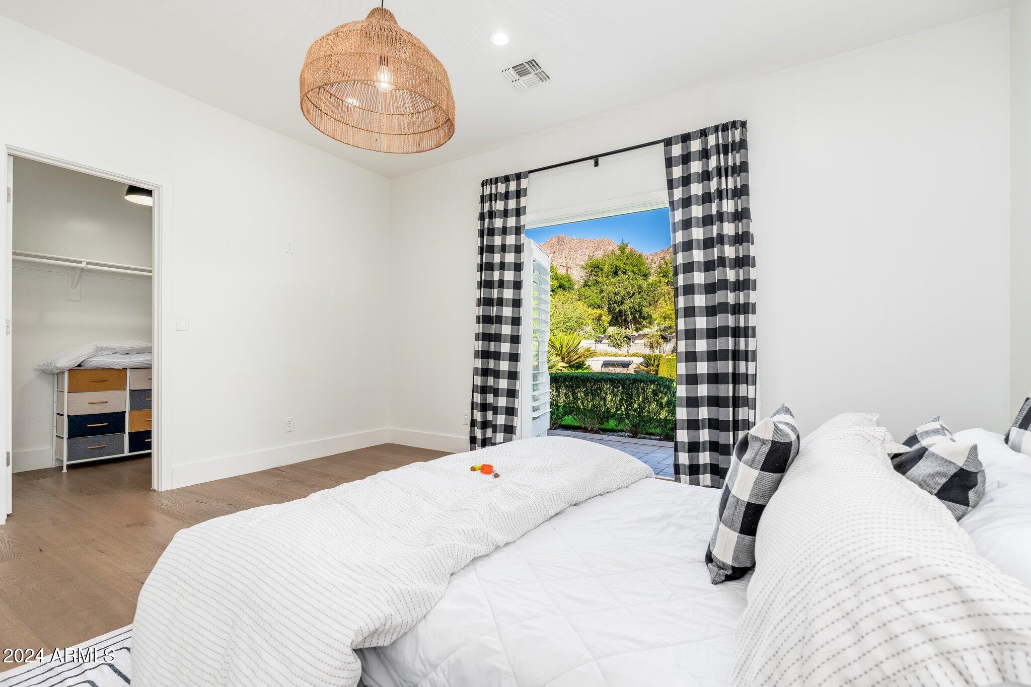 ARCADIA MANORS - Residential