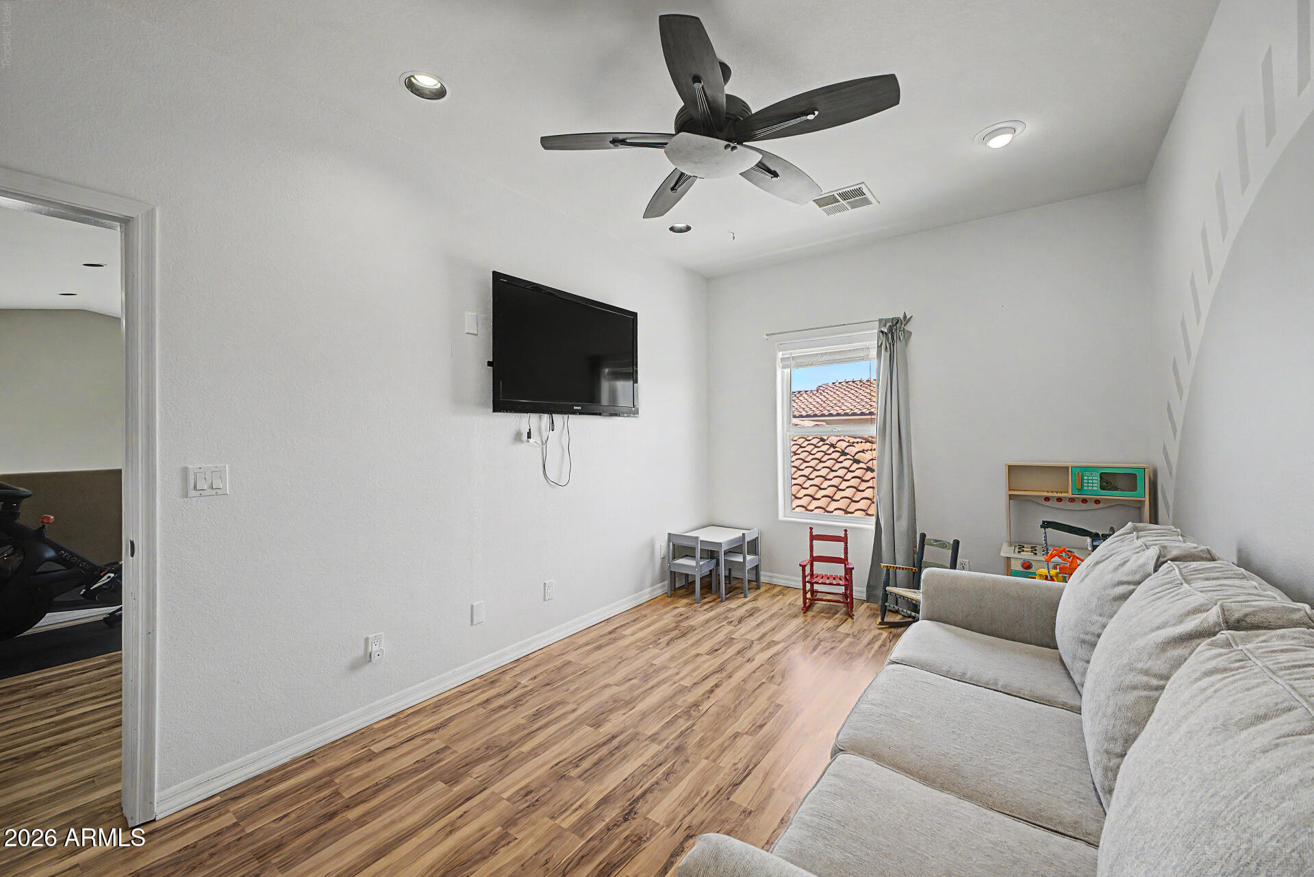 LAKESIDE AT ARROWHEAD - Residential