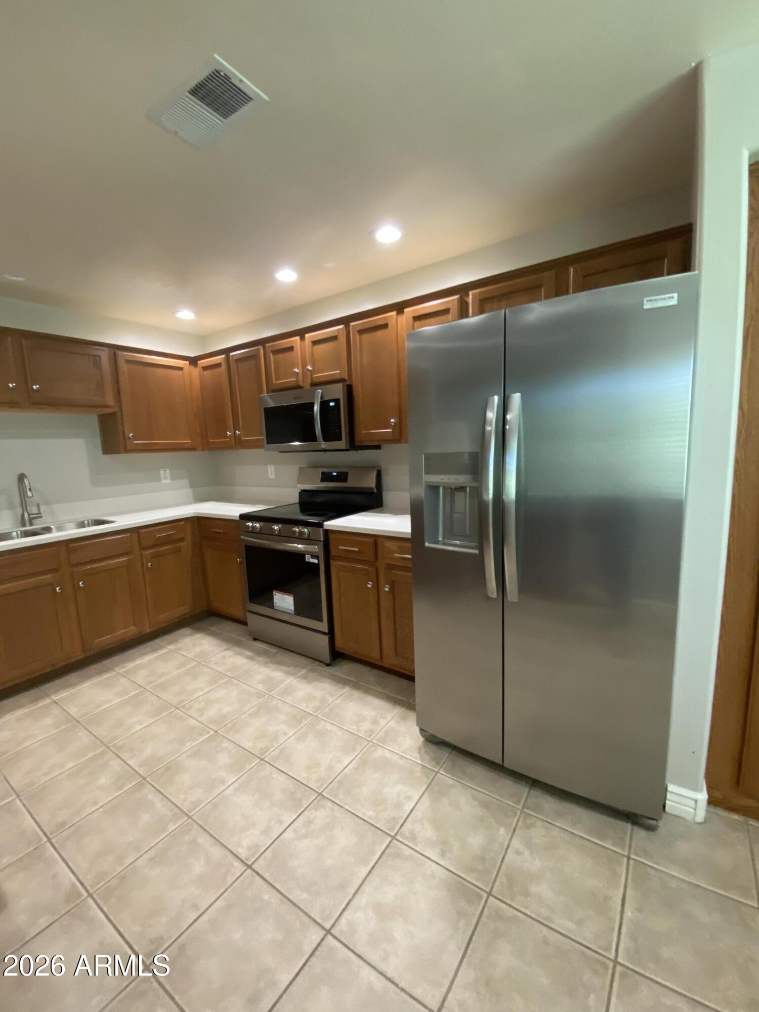 SALIDA DEL SOL CONDOMINIUM - Residential Lease