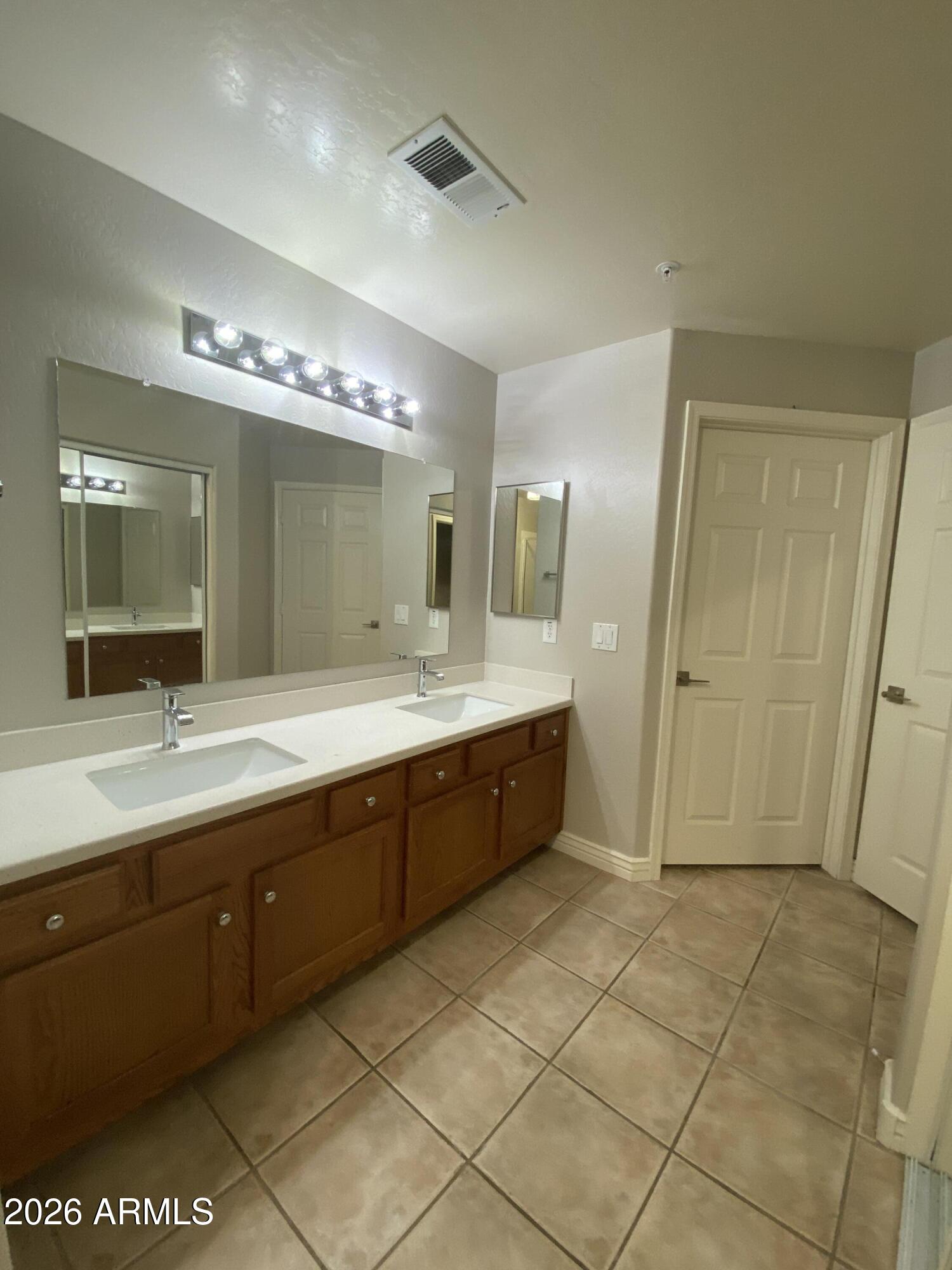 SALIDA DEL SOL CONDOMINIUM - Residential Lease