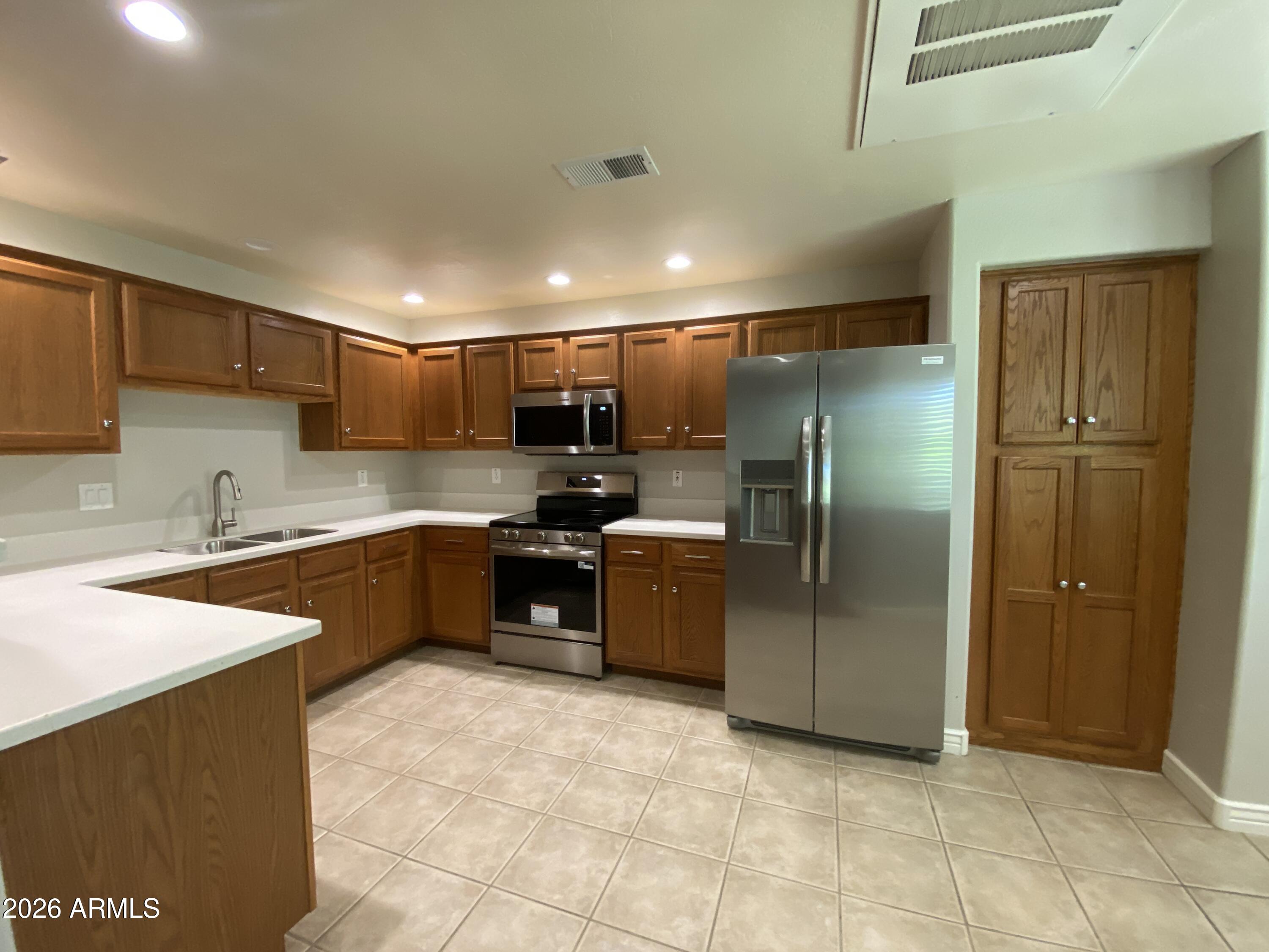 SALIDA DEL SOL CONDOMINIUM - Residential Lease