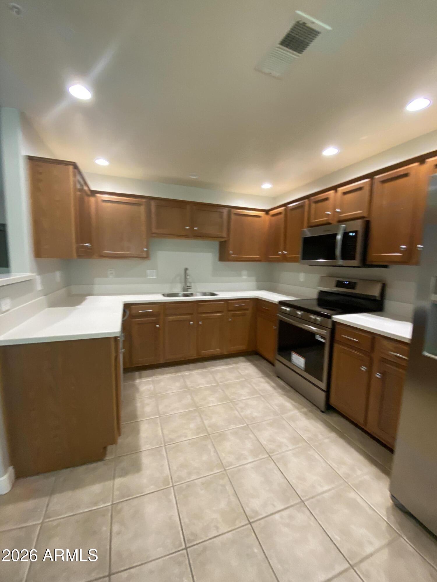 SALIDA DEL SOL CONDOMINIUM - Residential Lease