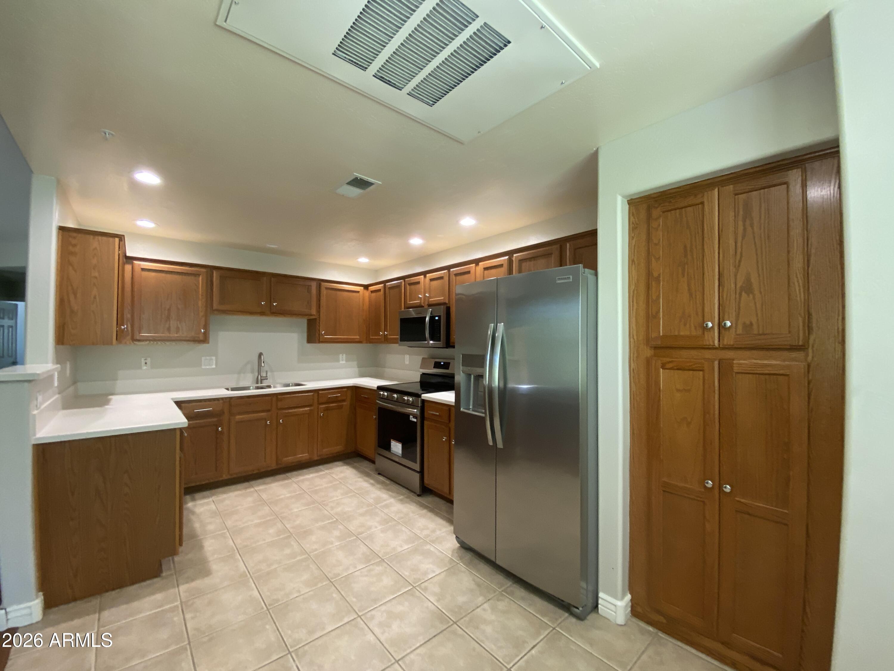 SALIDA DEL SOL CONDOMINIUM - Residential Lease