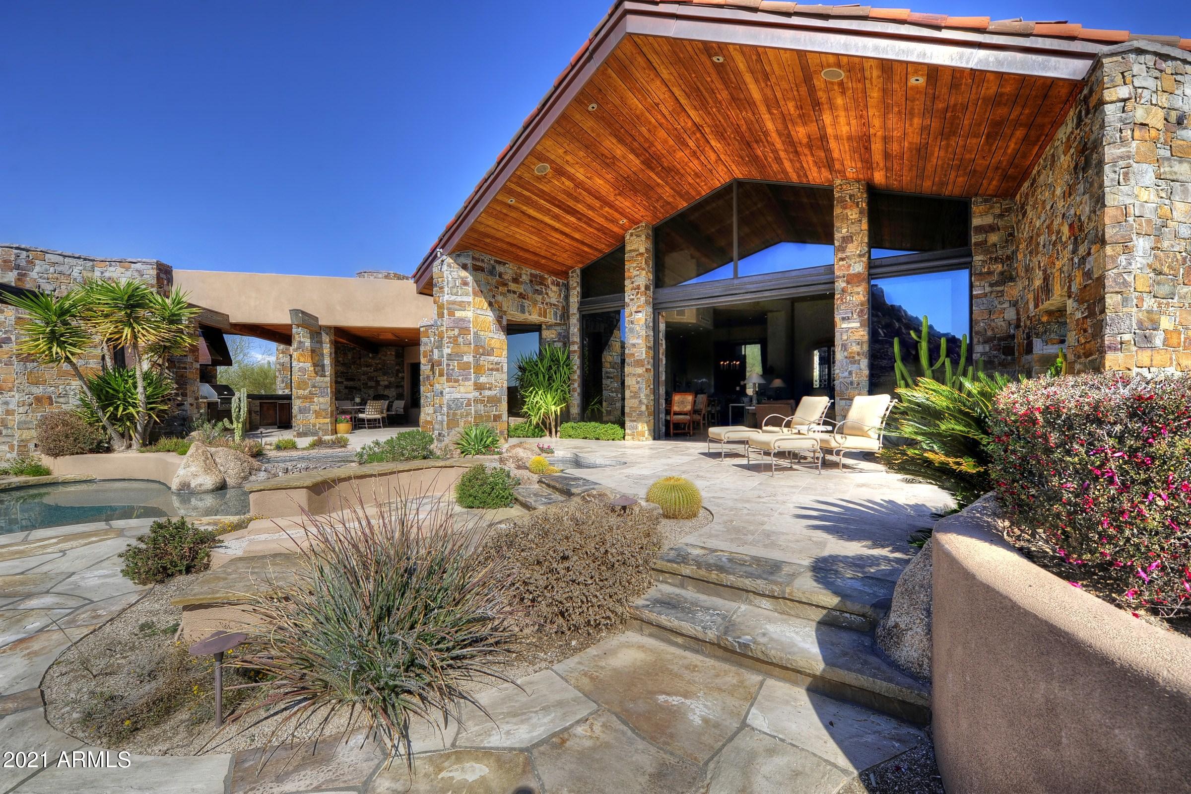 ESTANCIA - Residential
