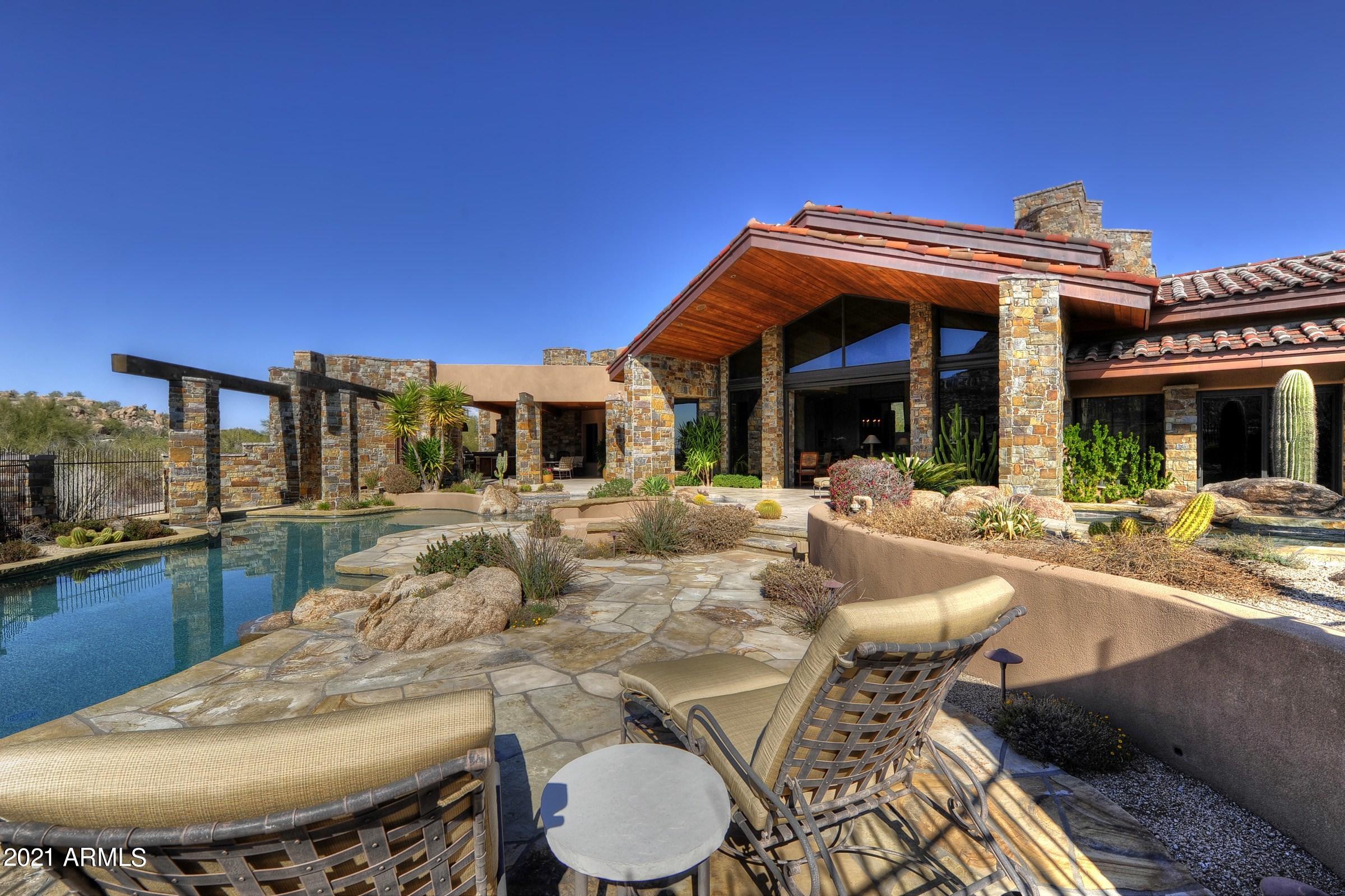 ESTANCIA - Residential