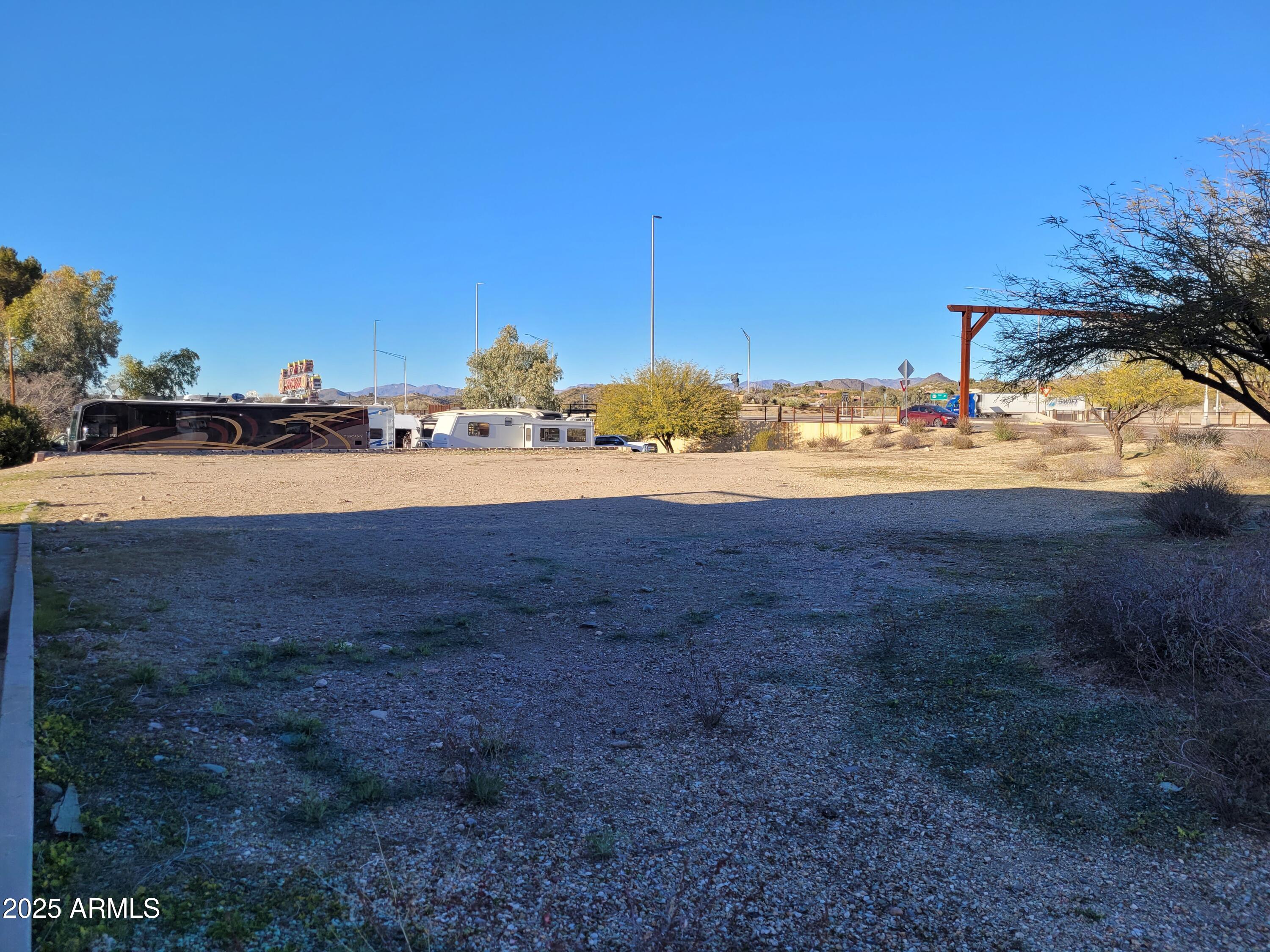 WICKENBURG - Land