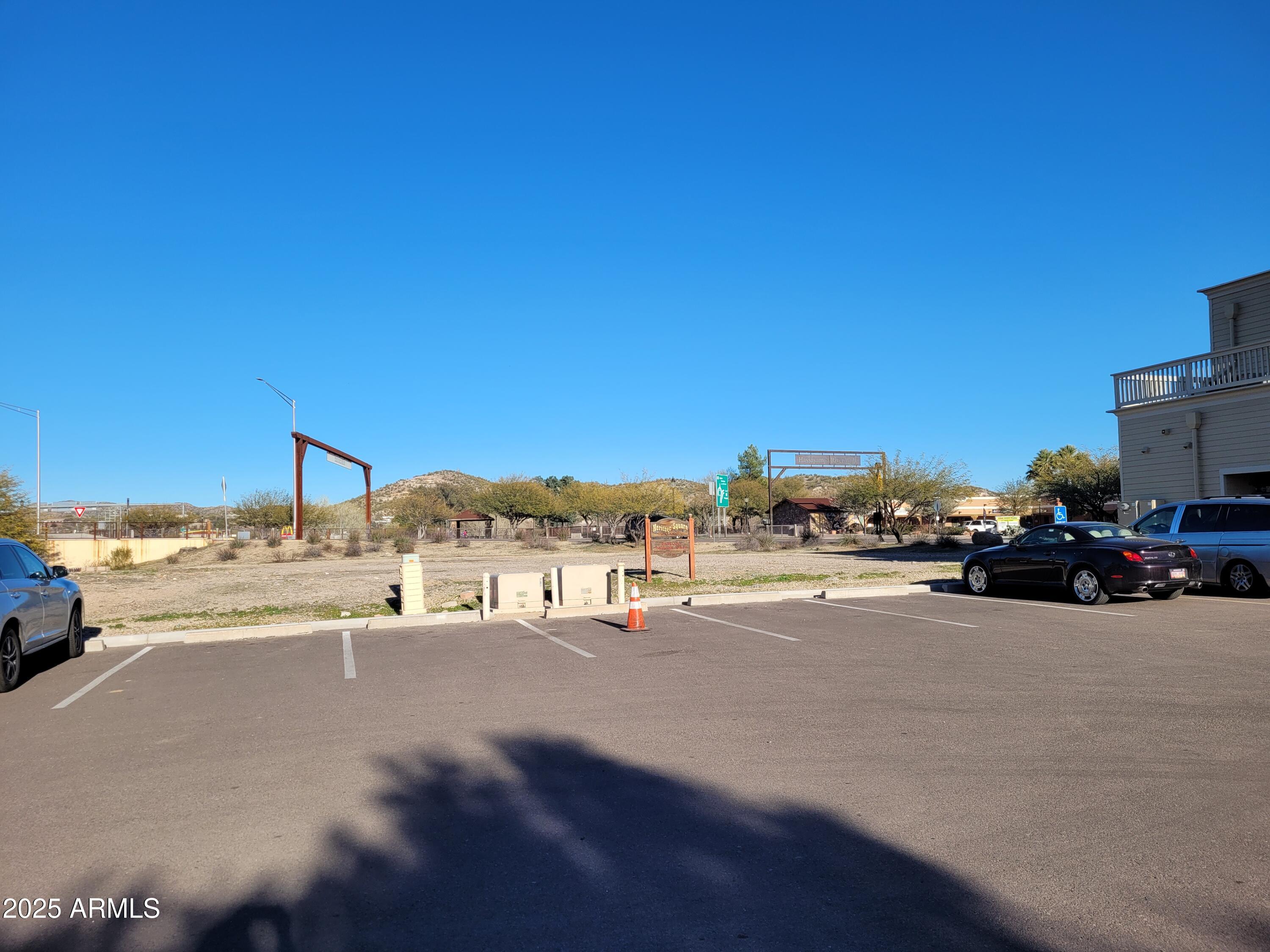 WICKENBURG - Land