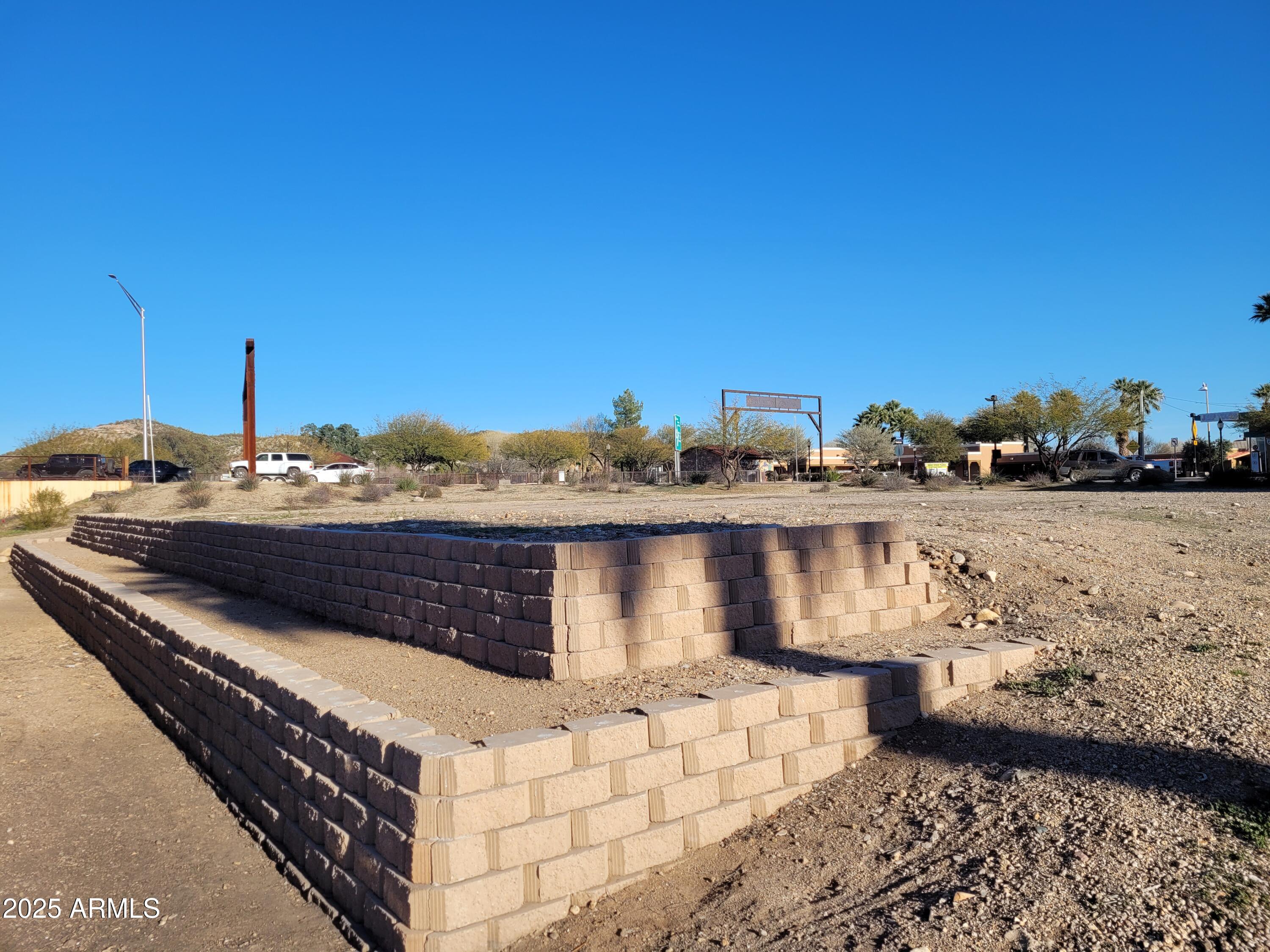 WICKENBURG - Land