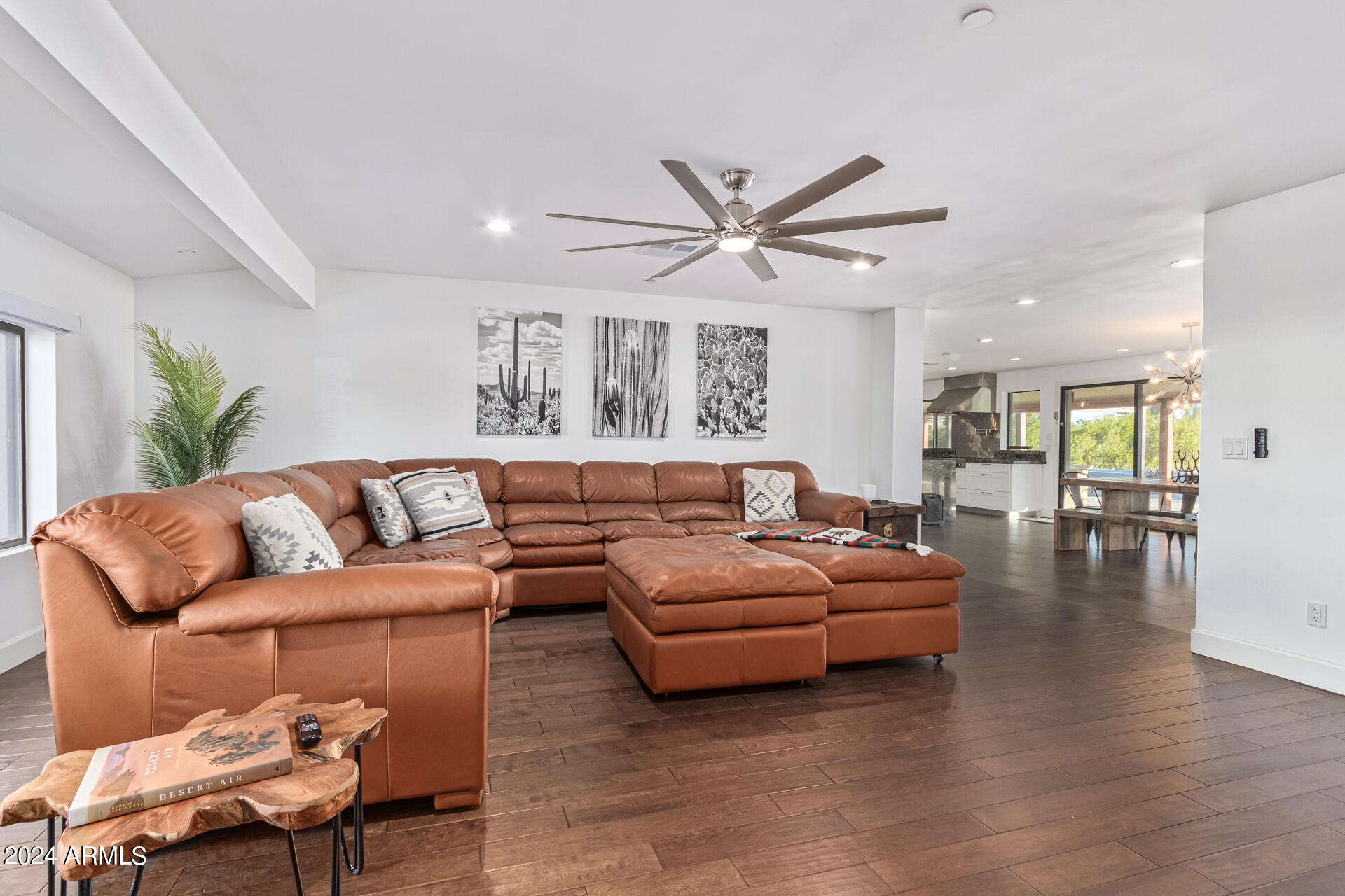 PARADISE VALLEY RANCHOS 2 - Residential