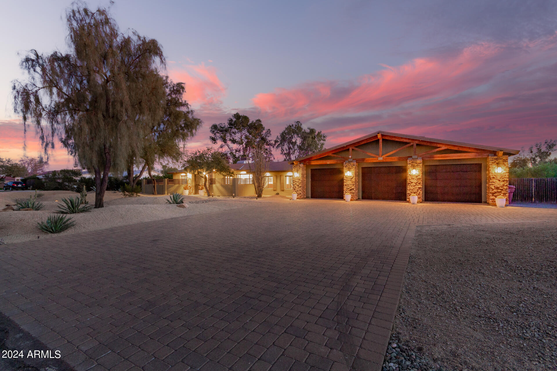 PARADISE VALLEY RANCHOS 2 - Residential
