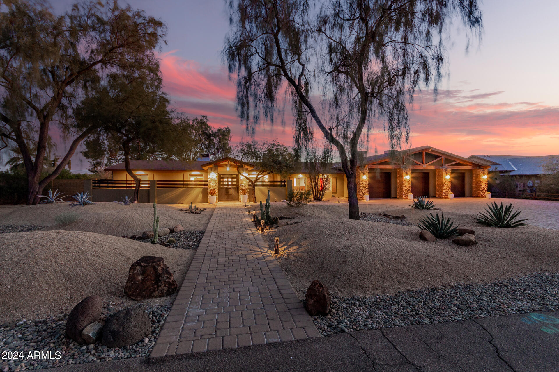 PARADISE VALLEY RANCHOS 2 - Residential