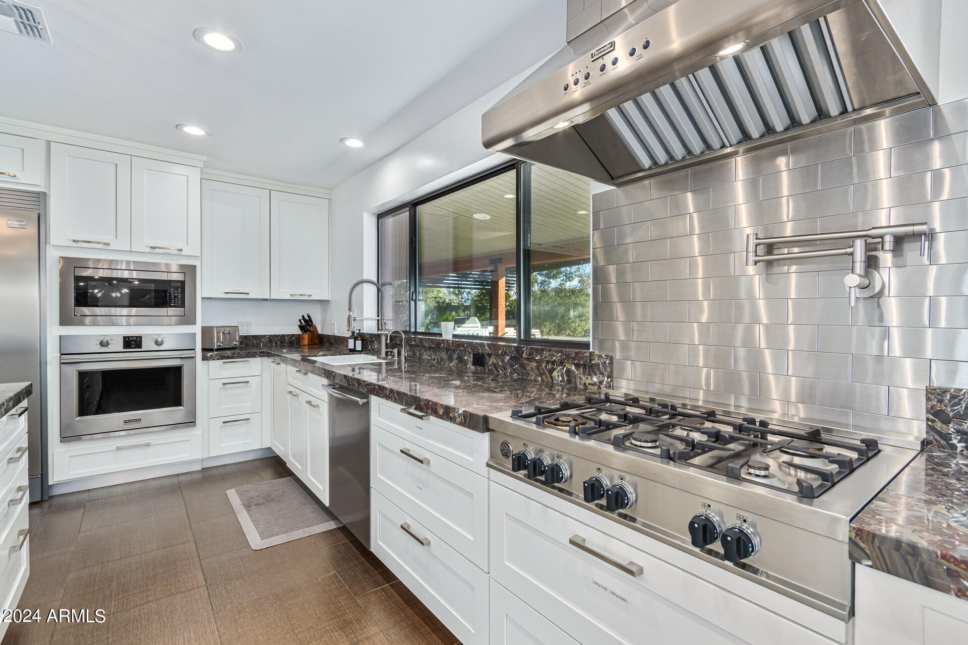 PARADISE VALLEY RANCHOS 2 - Residential