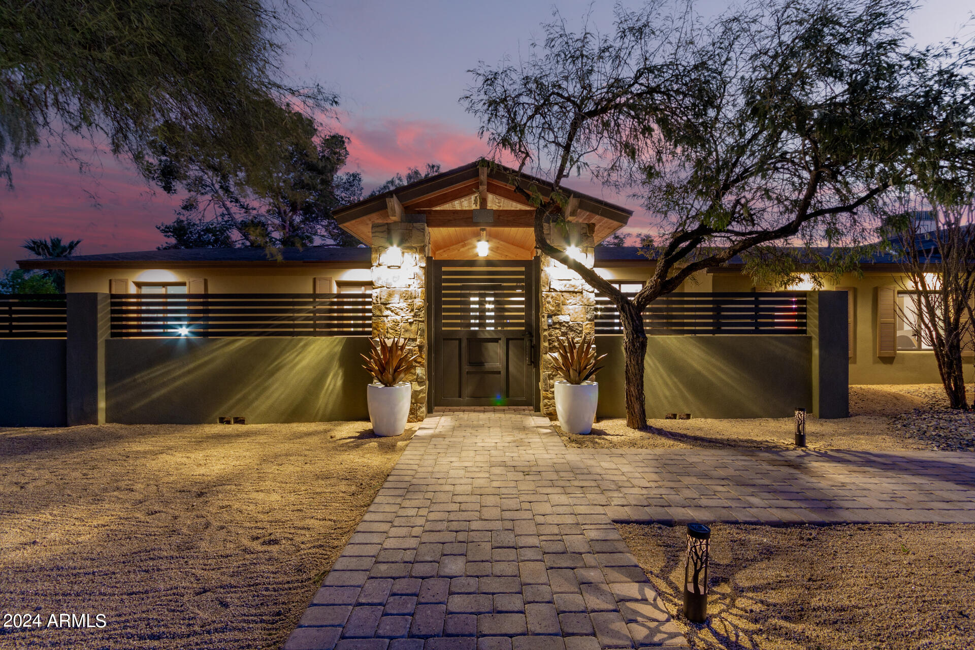 PARADISE VALLEY RANCHOS 2 - Residential