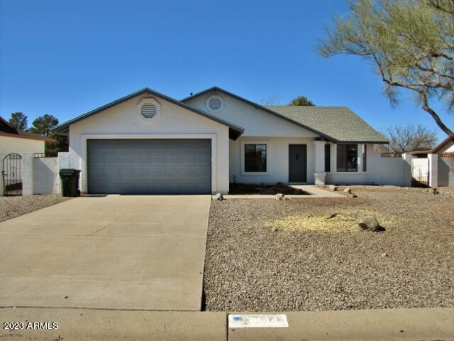 This 3BR+den/2BA/2CG, 1918 sq,ft. home on the PDS Golf Course is centrally located in Sierra Vista, AZ minutes from Ft. Huachuca, shopping, schools and Canyon Vista Medical Center. The open floor plan includes lots of living space and a large backyard just off the golf course.   Call today.