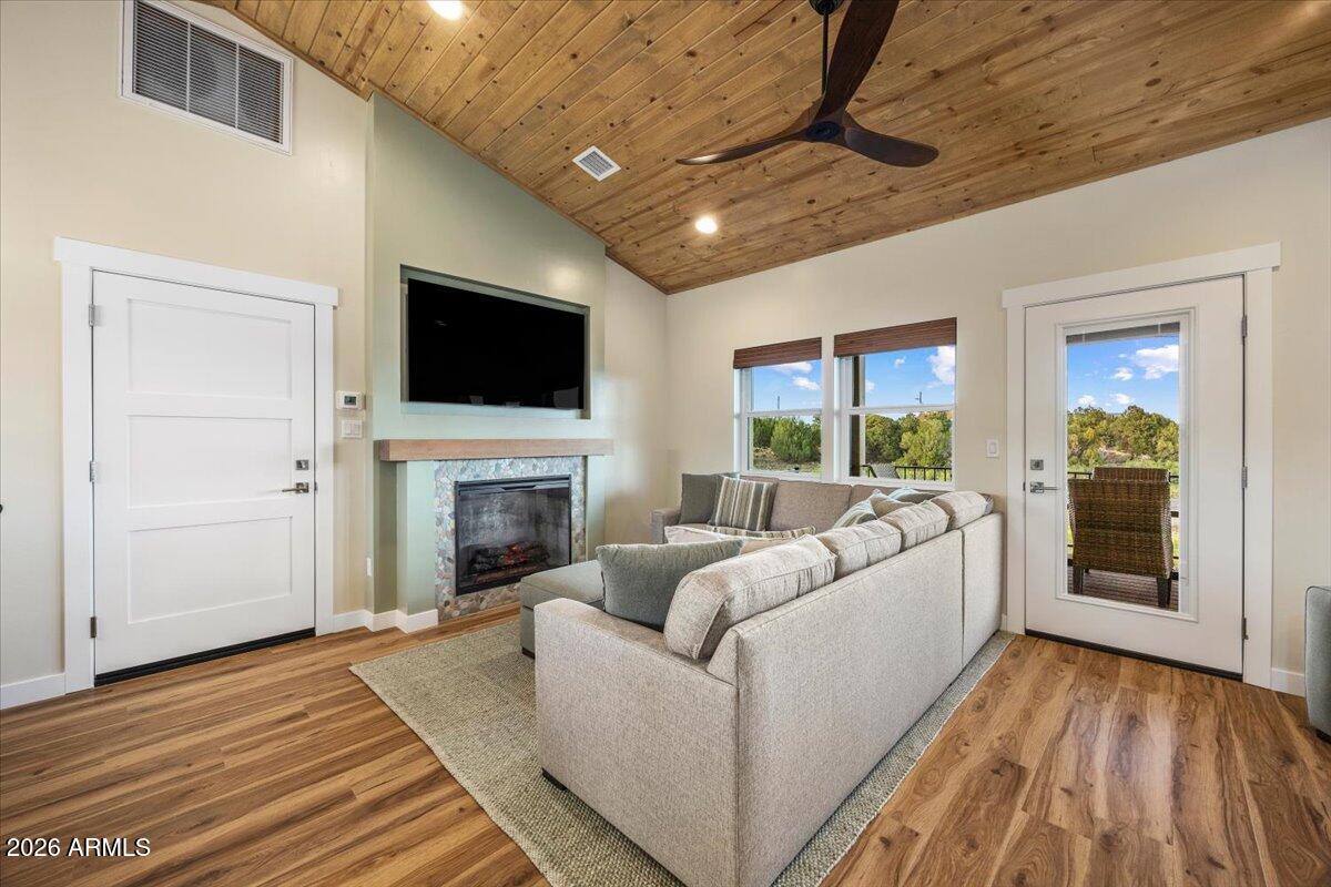 WHITE MOUNTAIN LAKES UNIT 8 - Residential