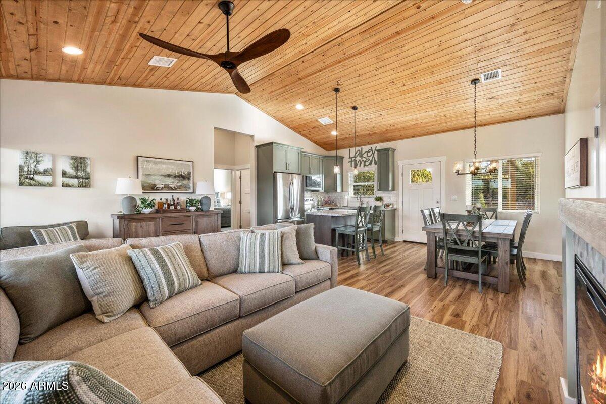 WHITE MOUNTAIN LAKES UNIT 8 - Residential