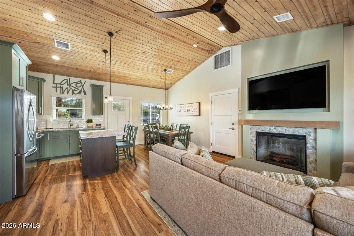 WHITE MOUNTAIN LAKES UNIT 8 - Residential