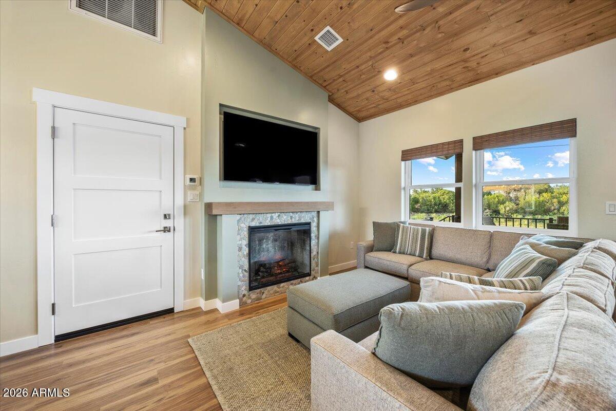 WHITE MOUNTAIN LAKES UNIT 8 - Residential