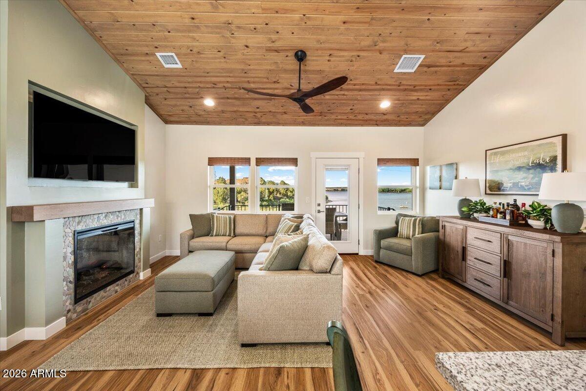 WHITE MOUNTAIN LAKES UNIT 8 - Residential