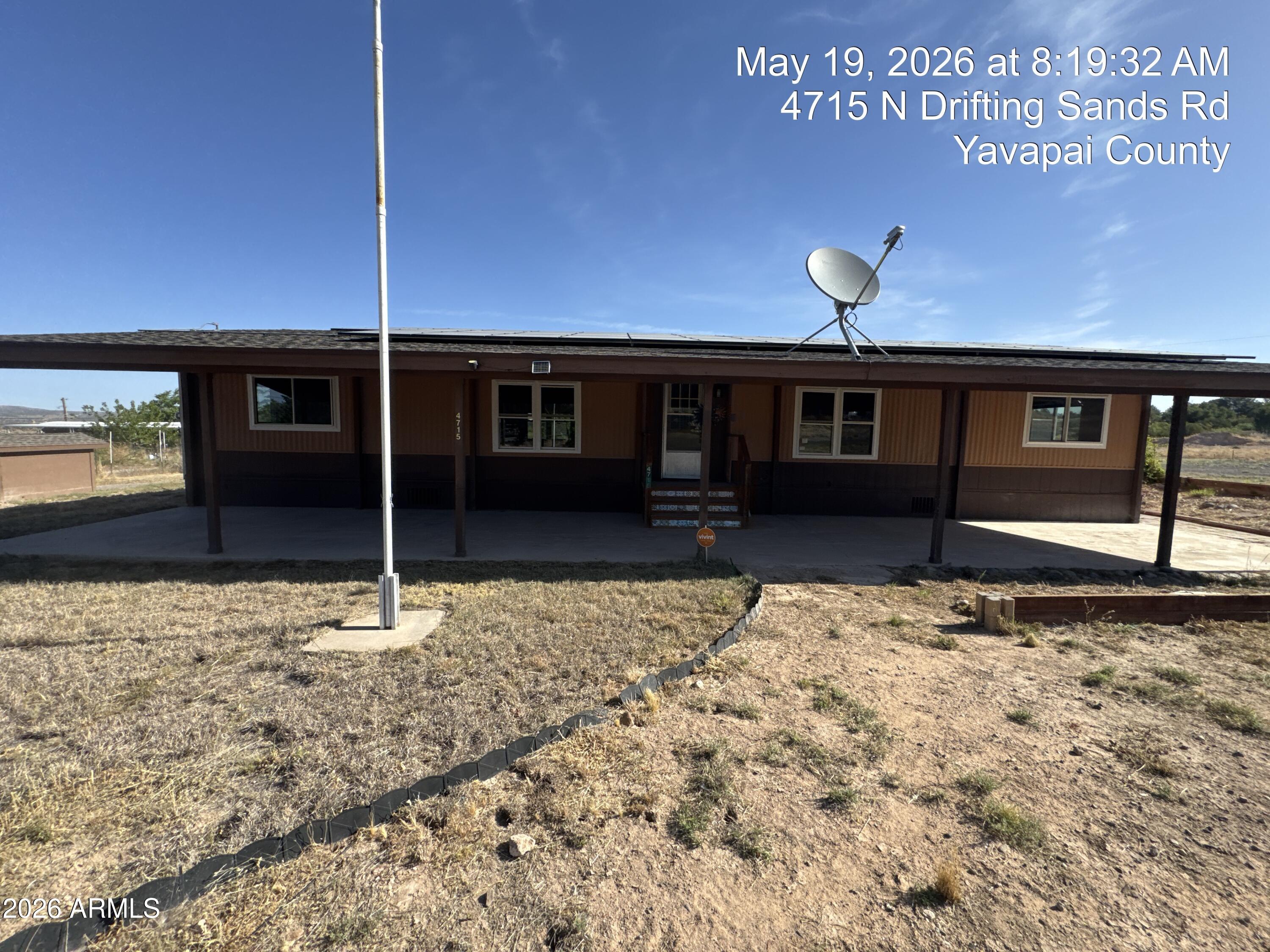 Perfect starter home. Plenty of room for horses, a big garden, RV. 3 bedrooms 2 baths, 1440 sq ft. Split floor plan. Great mountain views. Nice covered patios.