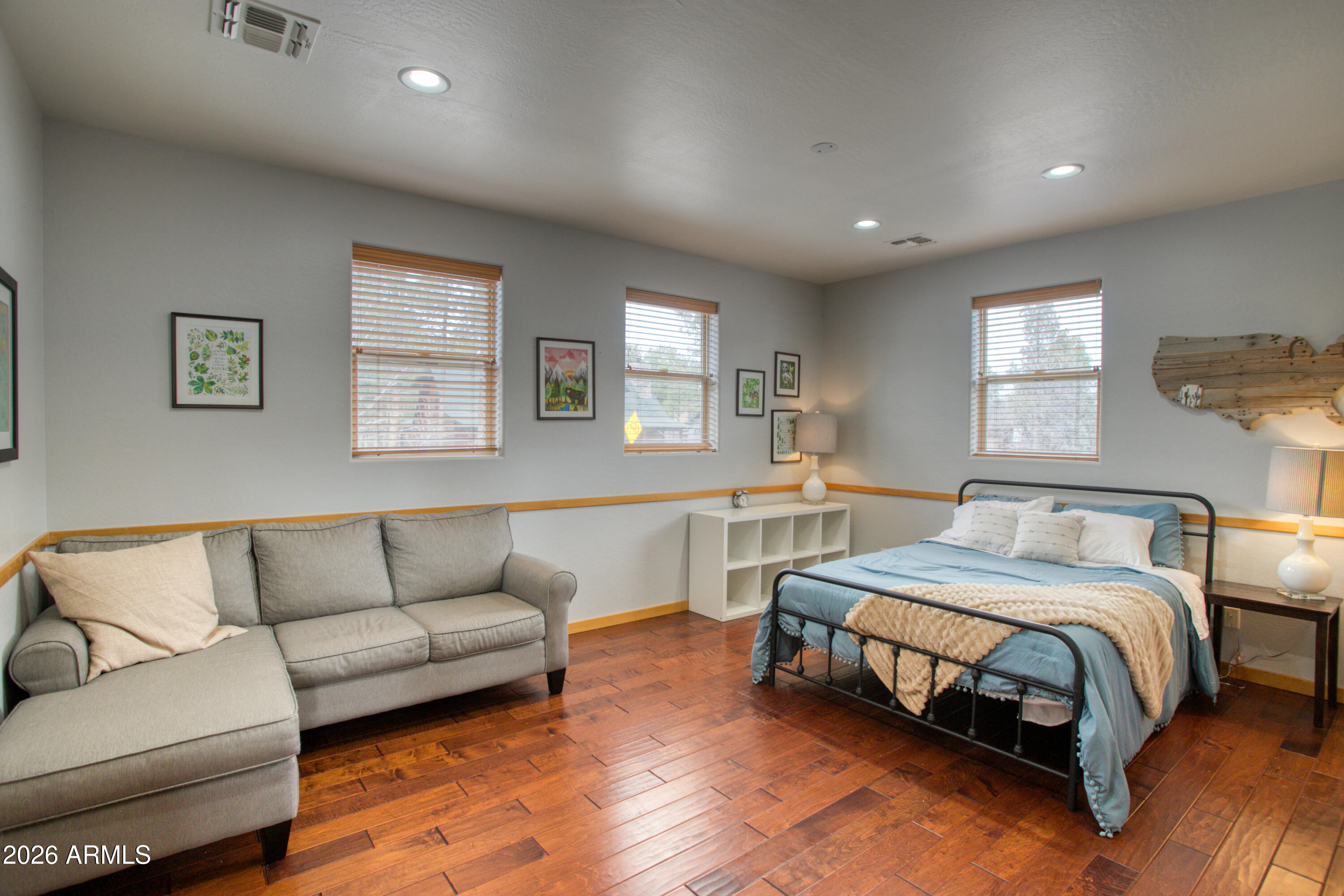 WOODLAND HILLS - Residential