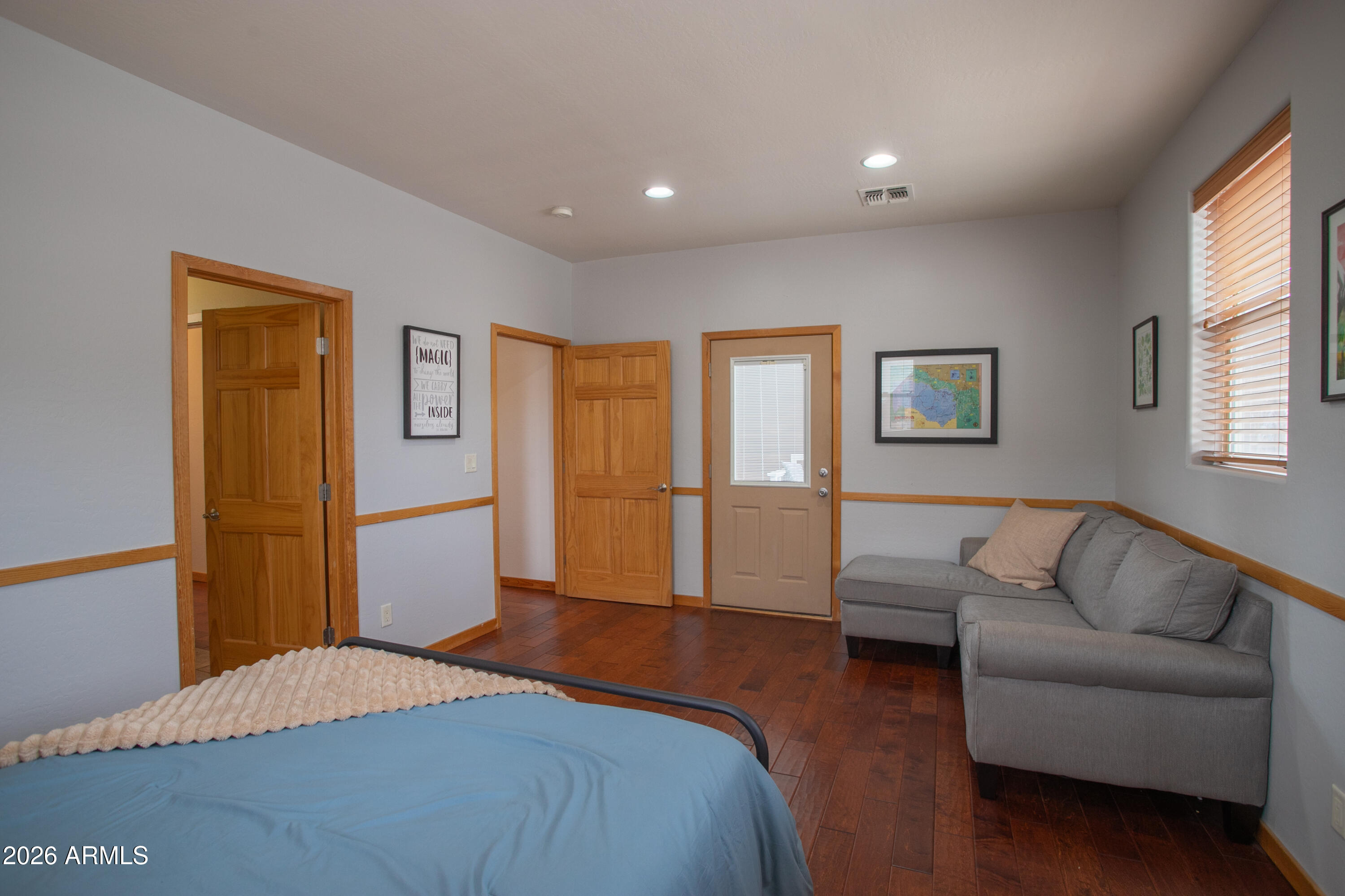 WOODLAND HILLS - Residential