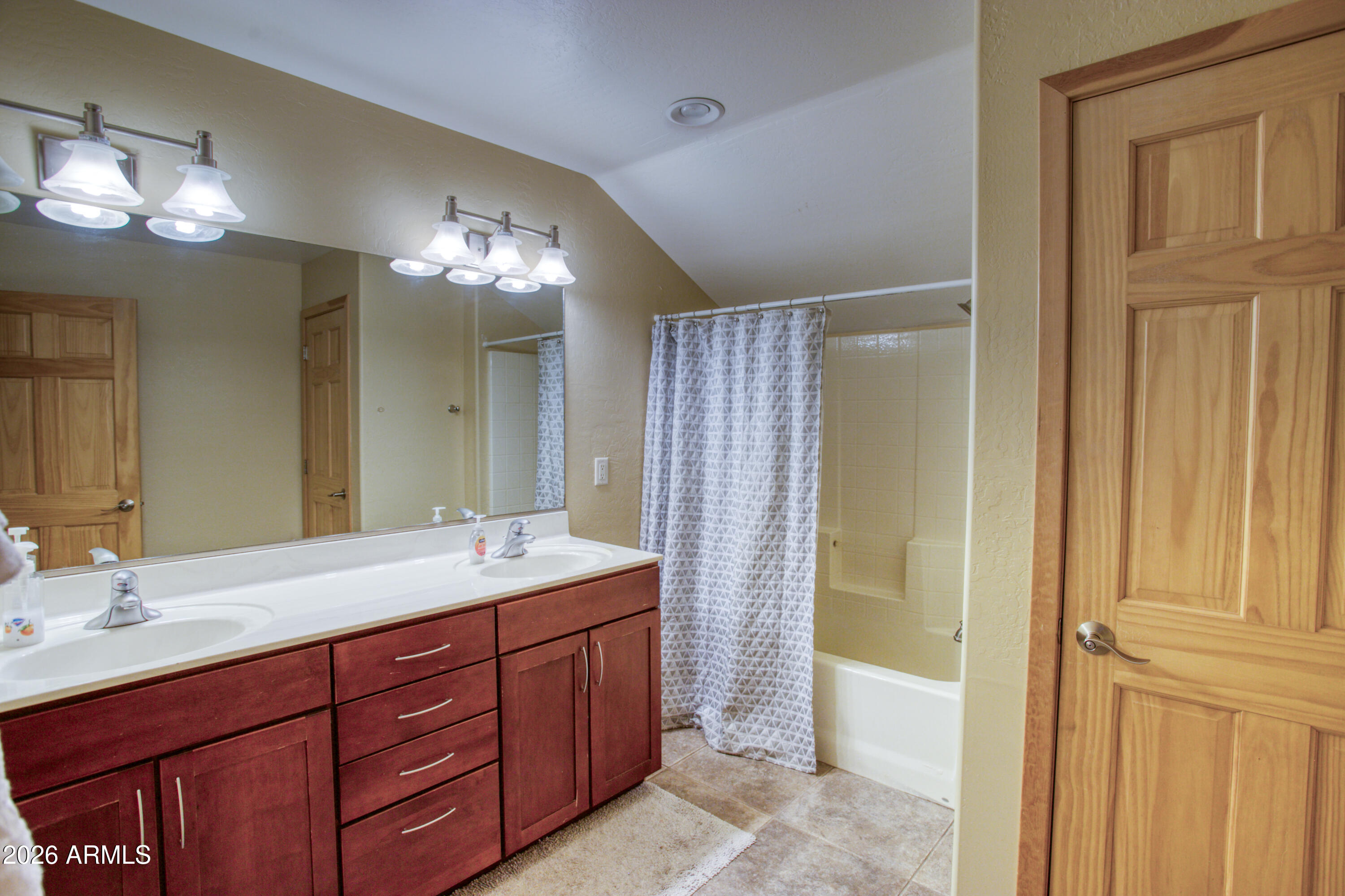 WOODLAND HILLS - Residential