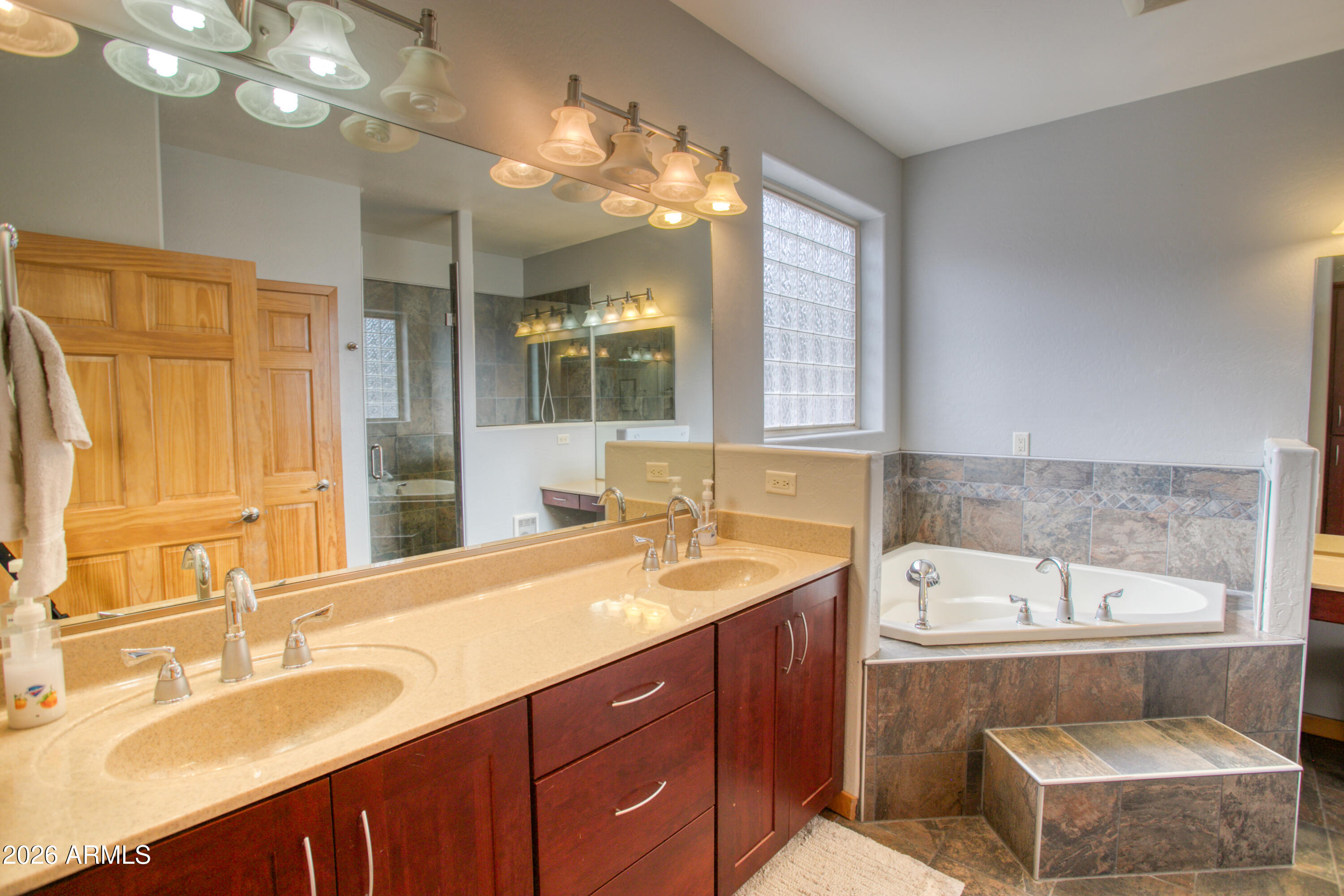 WOODLAND HILLS - Residential