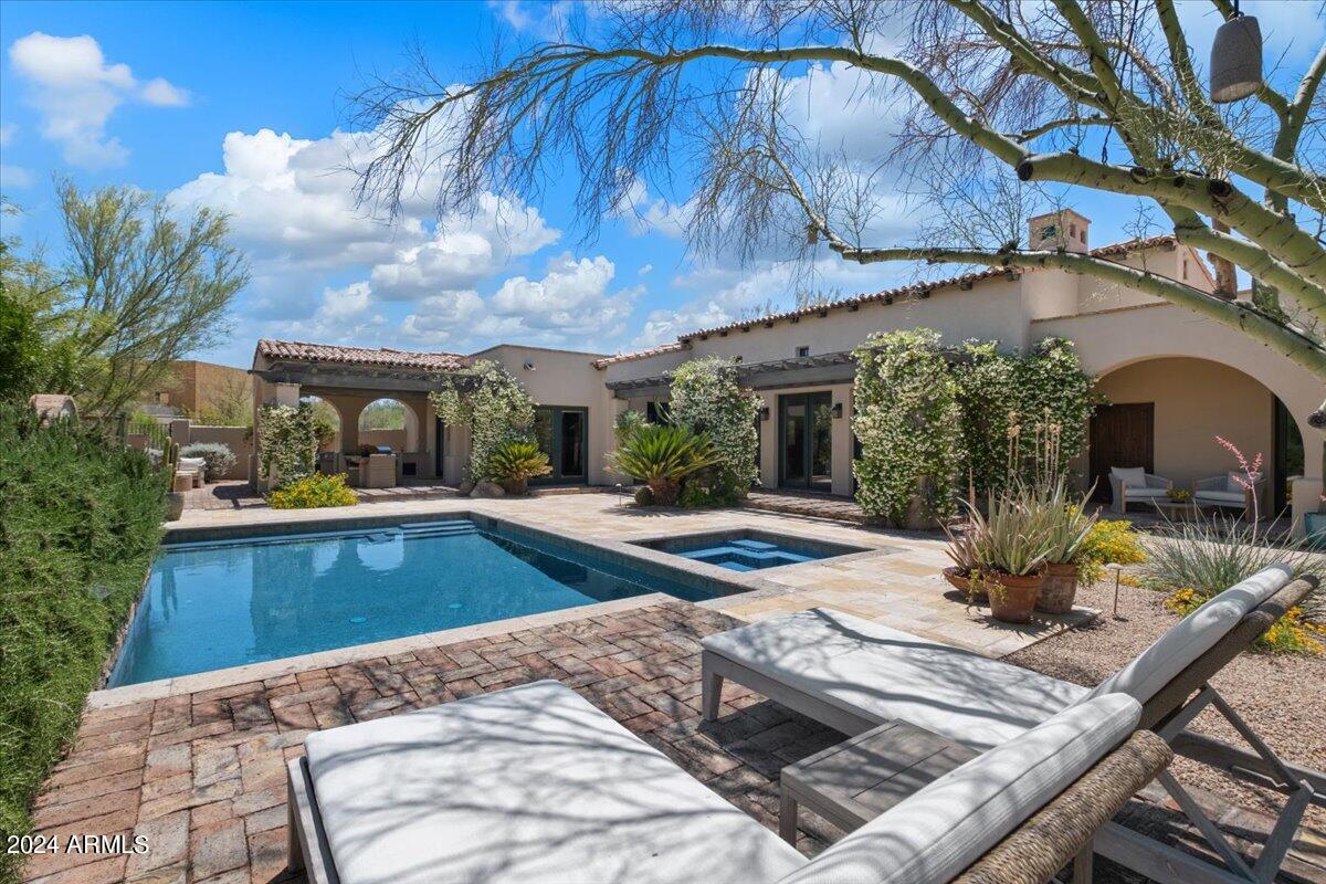 Whisper Rock - Residential
