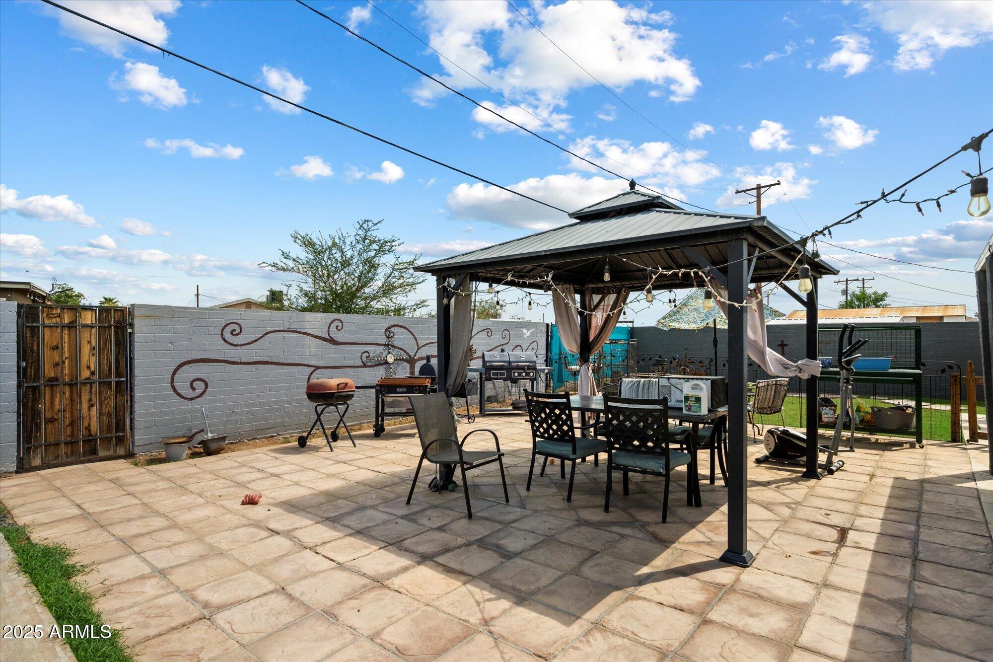 MEGYESI PLACE PLAT - Residential