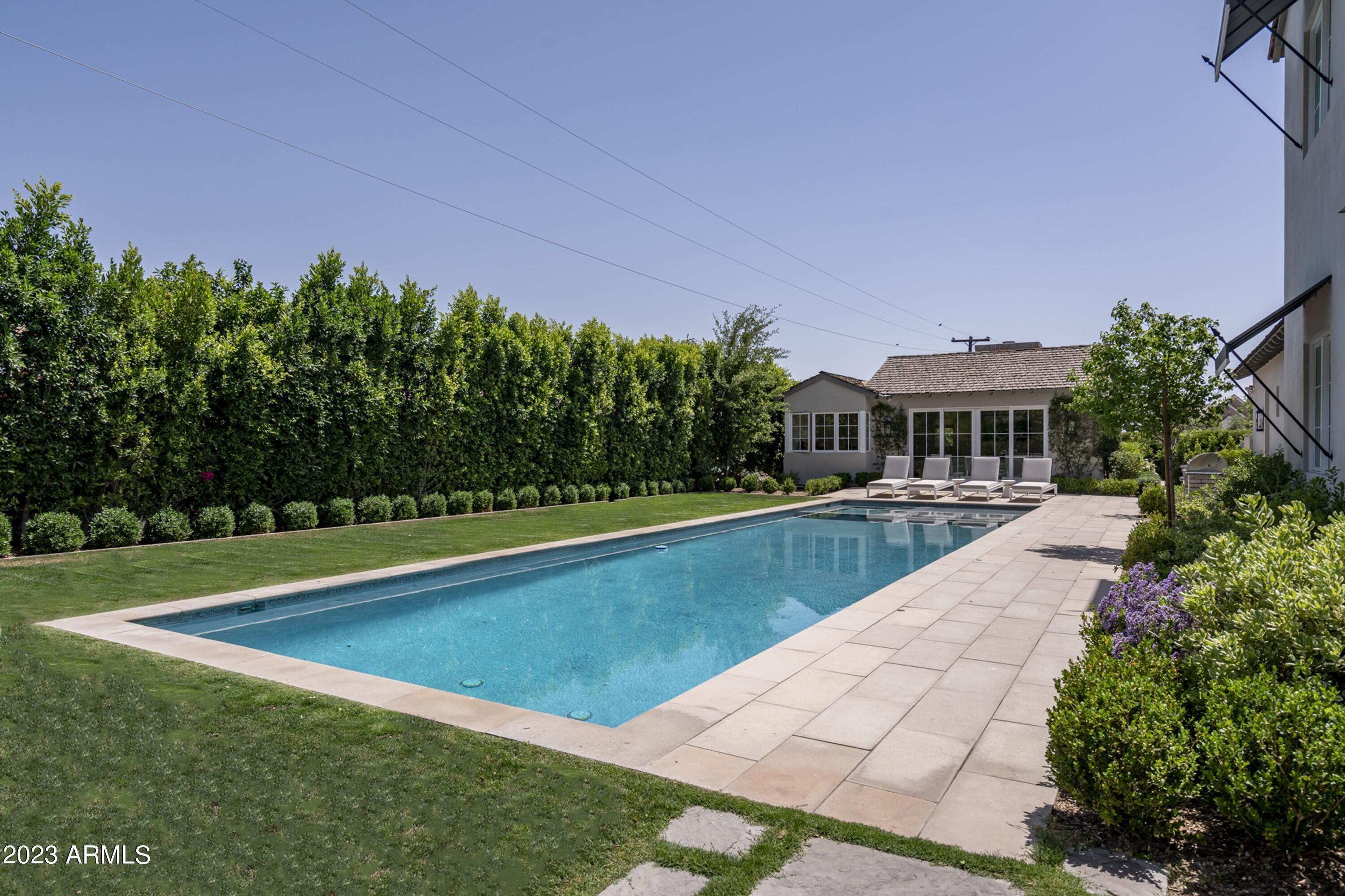 ROYAL PALM CIRCLE - Residential
