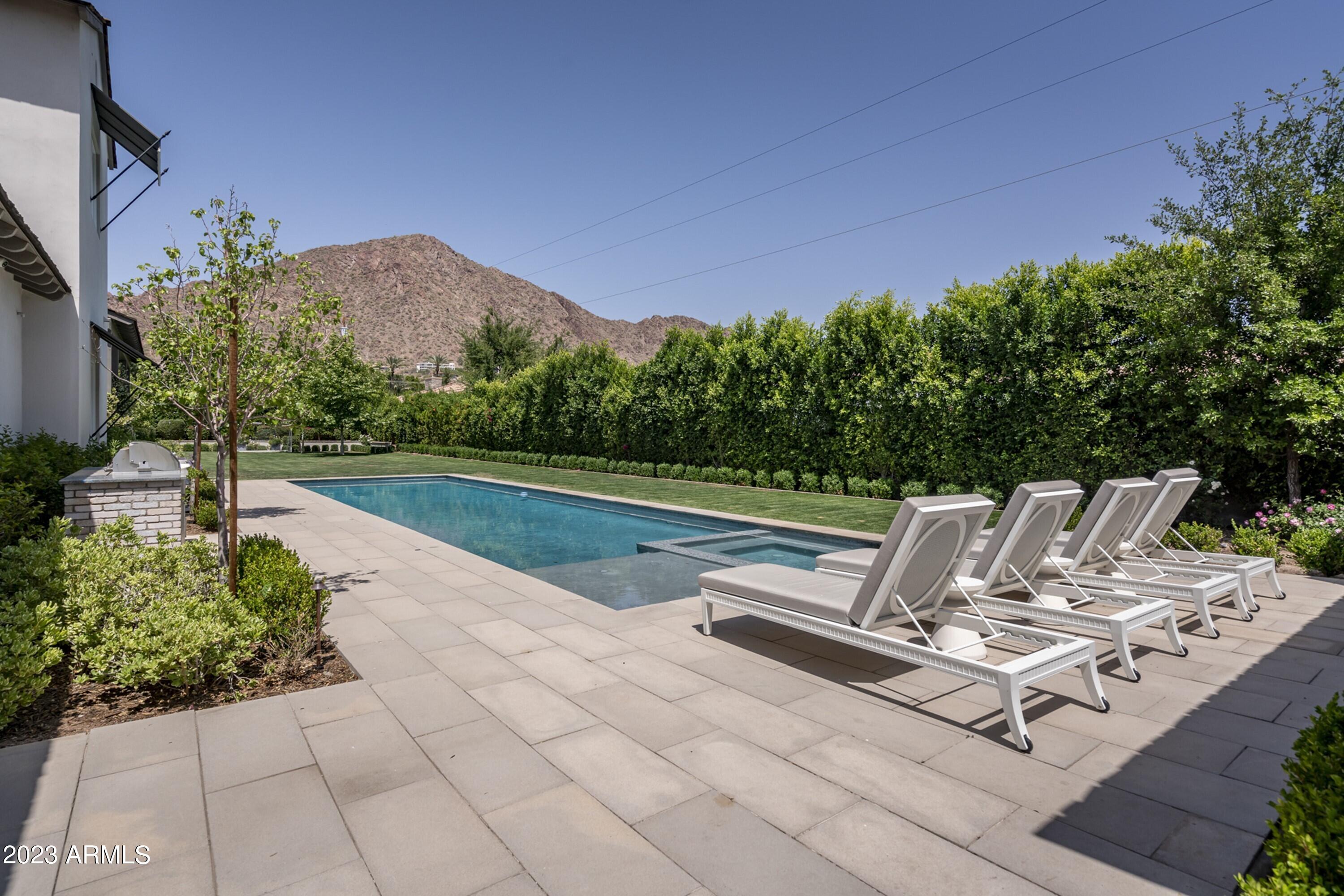 ROYAL PALM CIRCLE - Residential