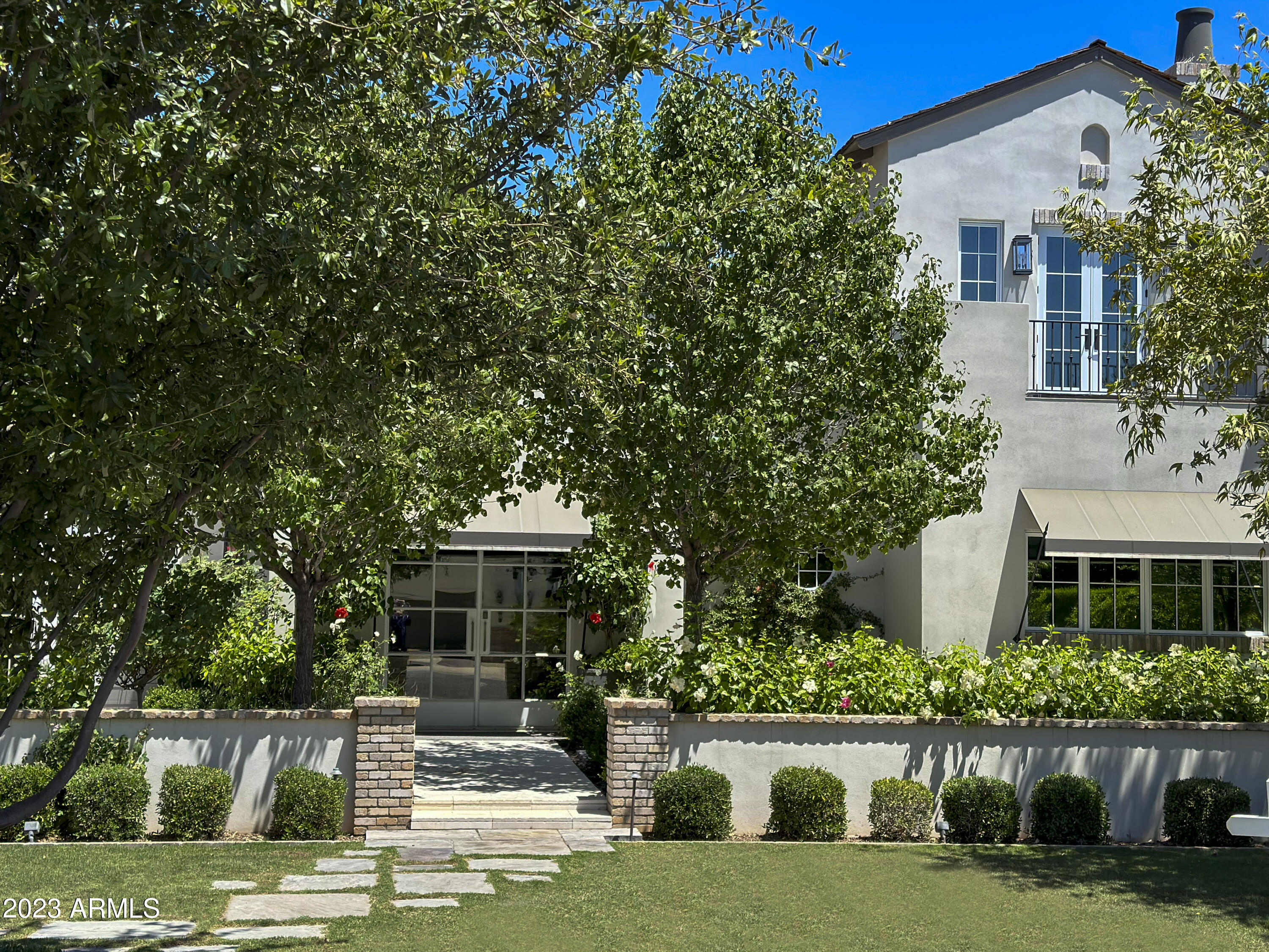 ROYAL PALM CIRCLE - Residential