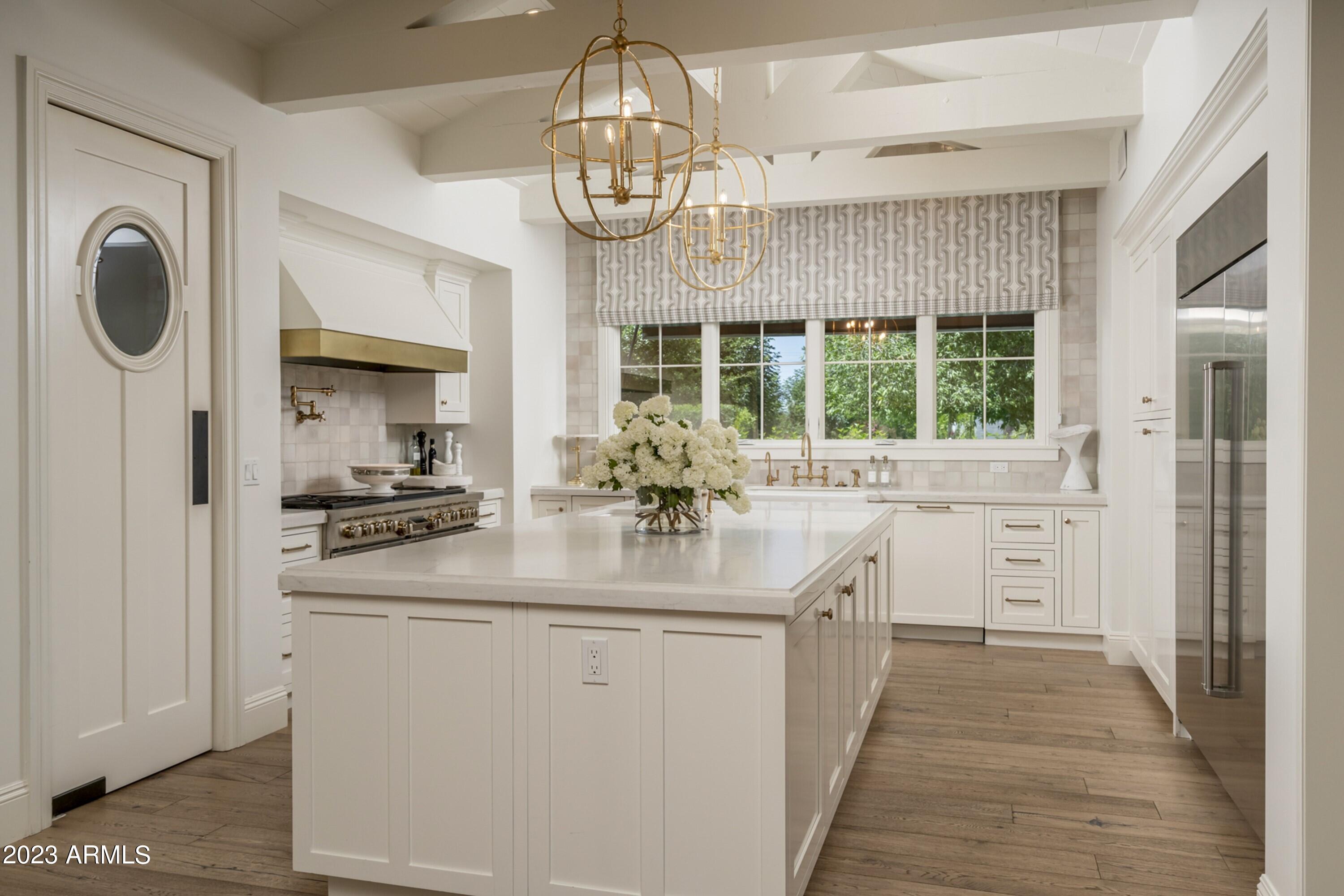 ROYAL PALM CIRCLE - Residential
