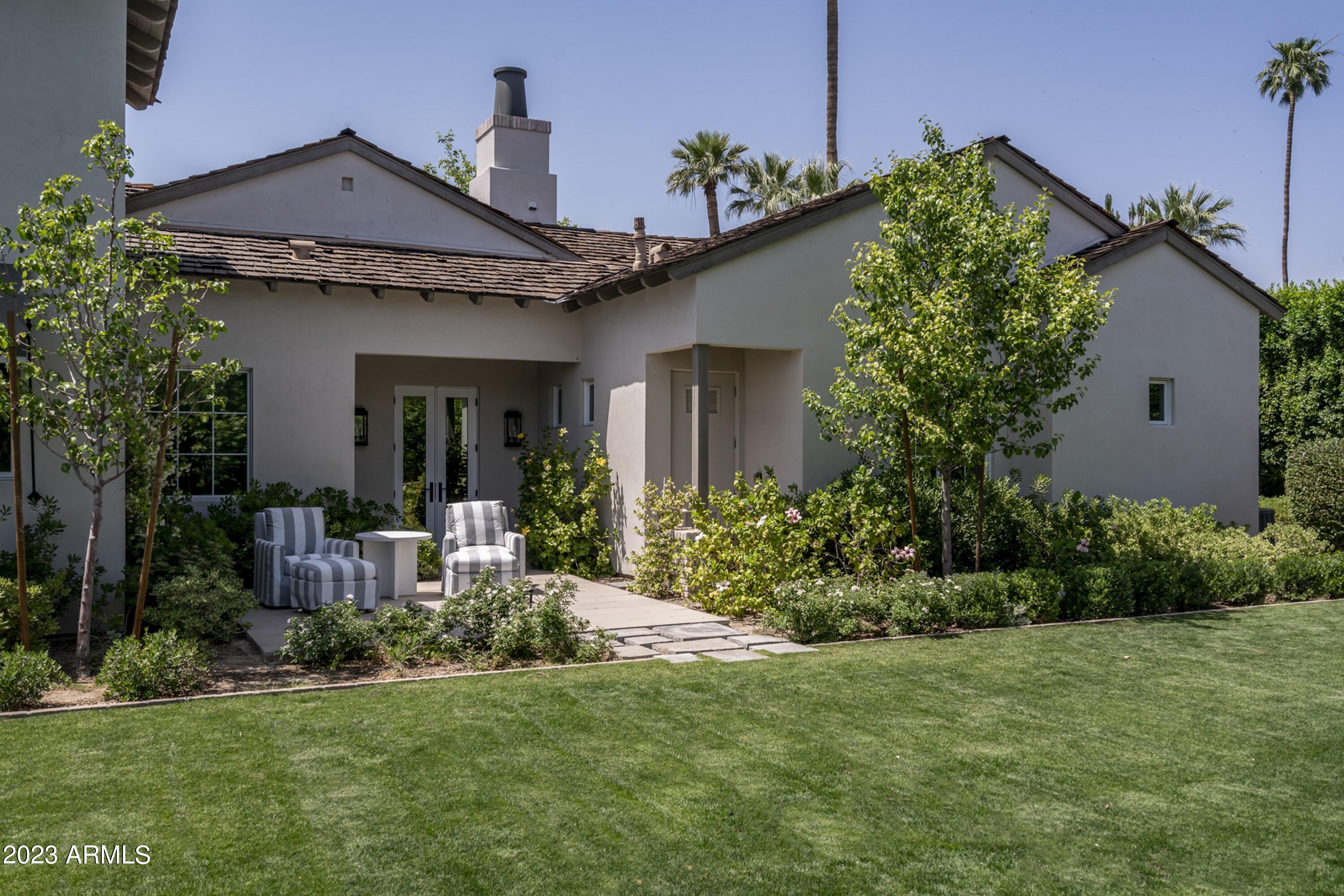 ROYAL PALM CIRCLE - Residential