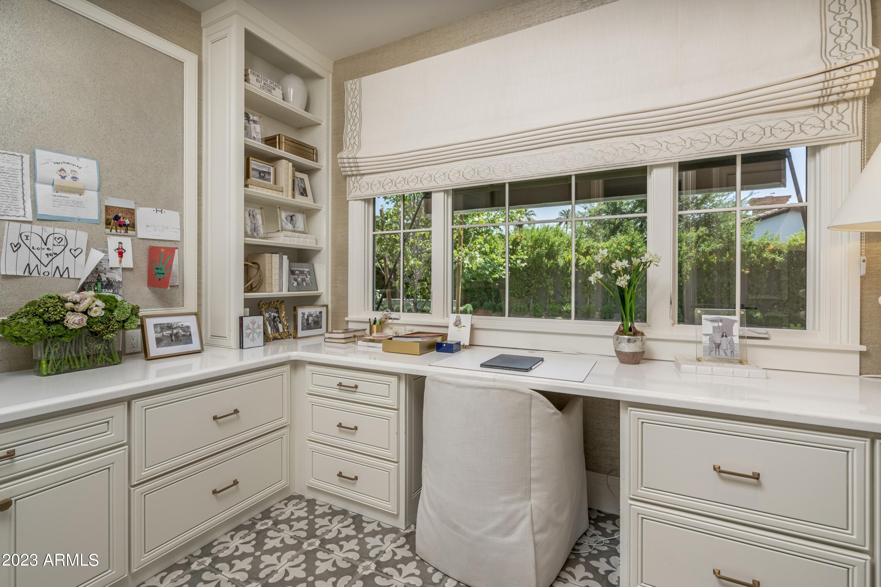 ROYAL PALM CIRCLE - Residential