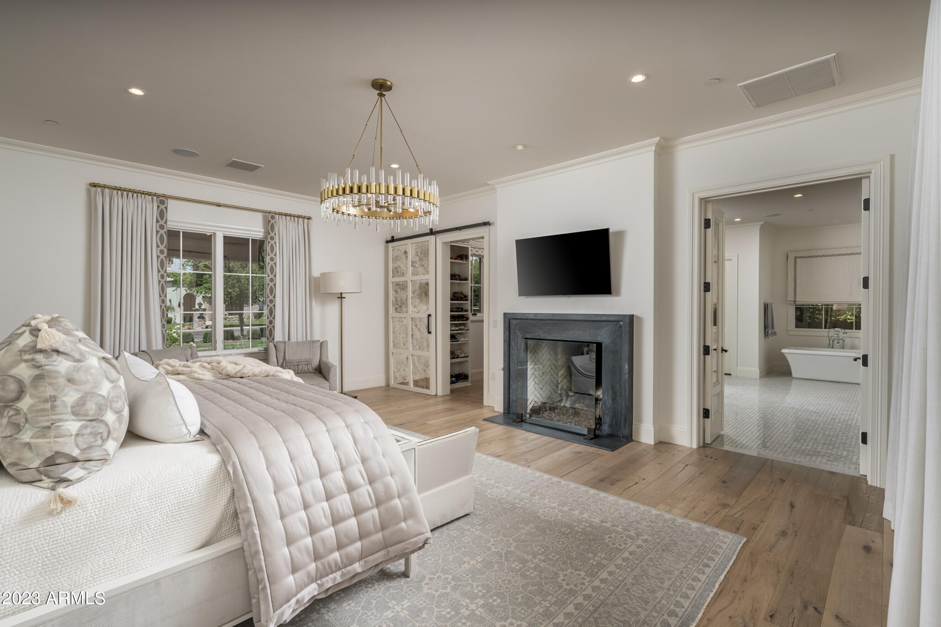 ROYAL PALM CIRCLE - Residential