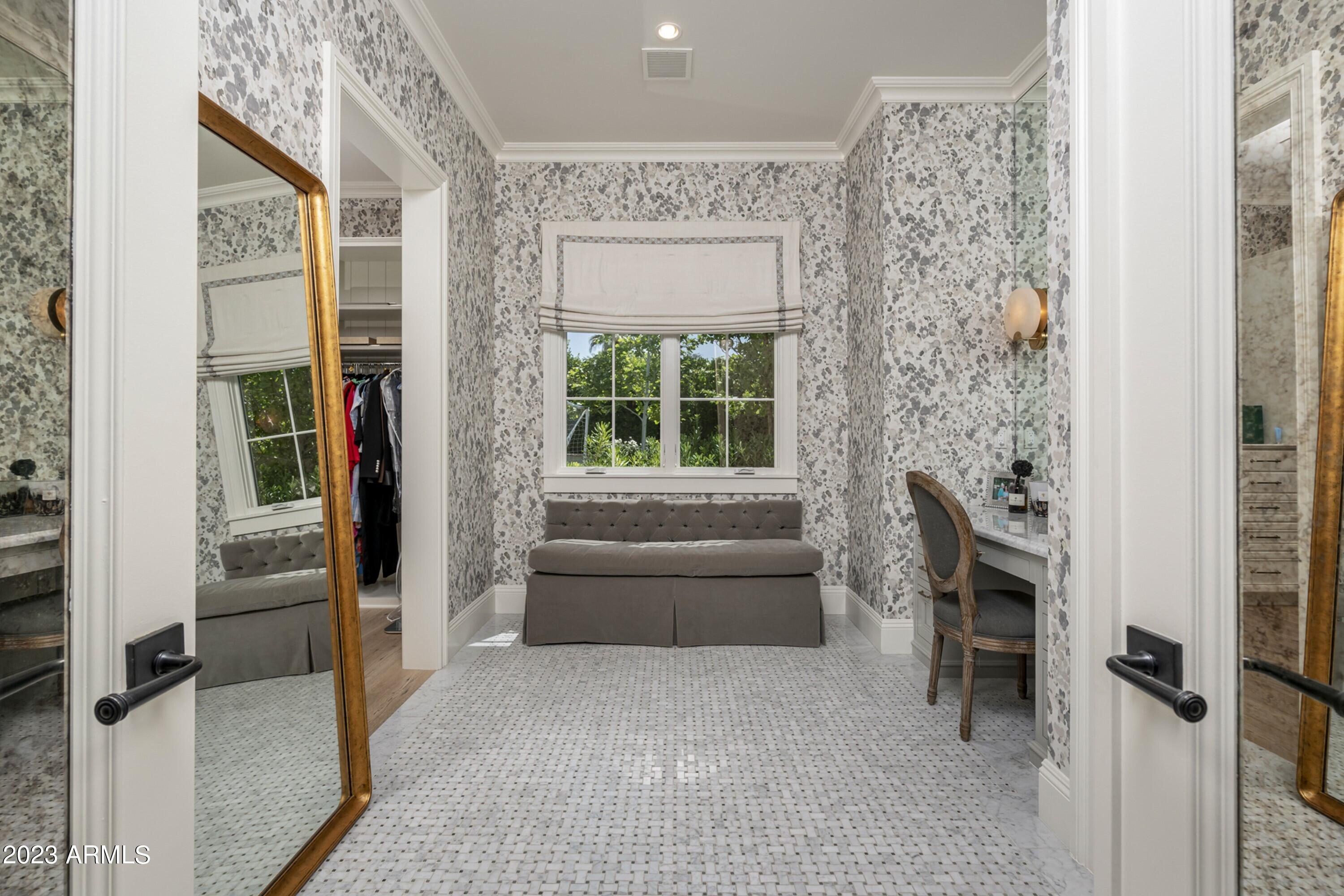 ROYAL PALM CIRCLE - Residential