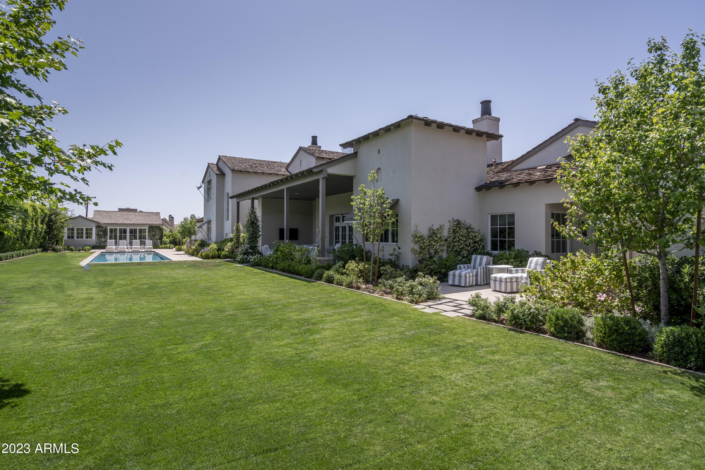 ROYAL PALM CIRCLE - Residential