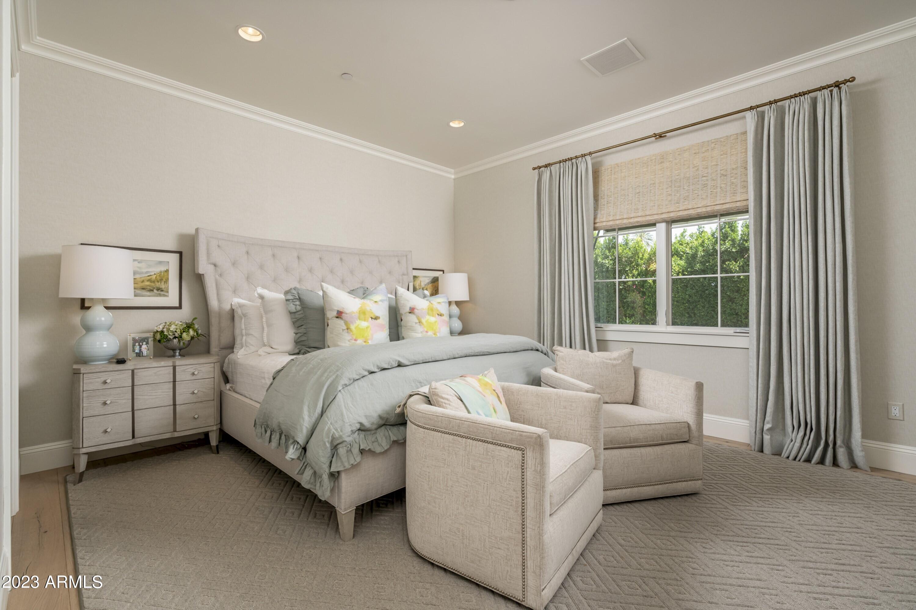 ROYAL PALM CIRCLE - Residential