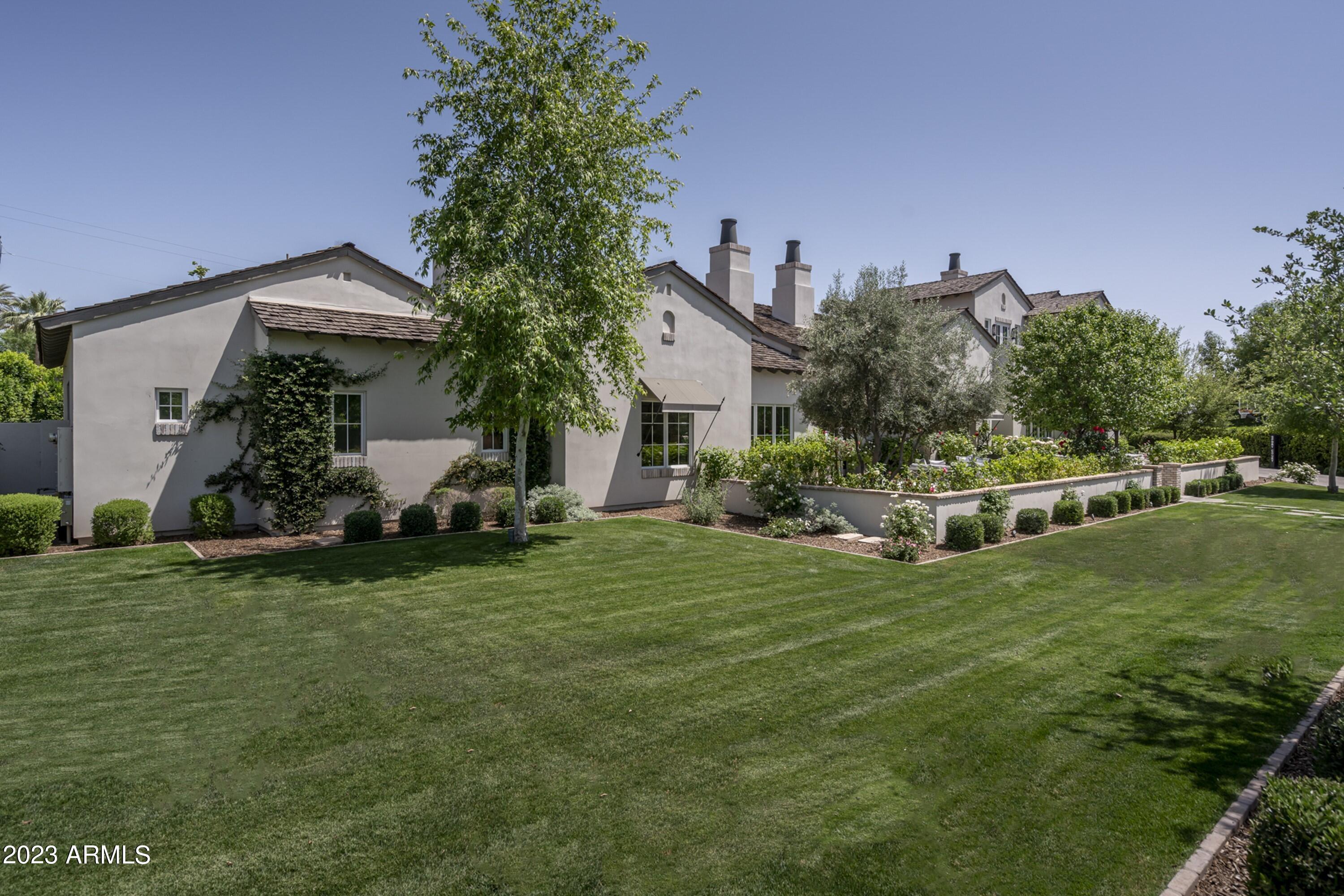 ROYAL PALM CIRCLE - Residential