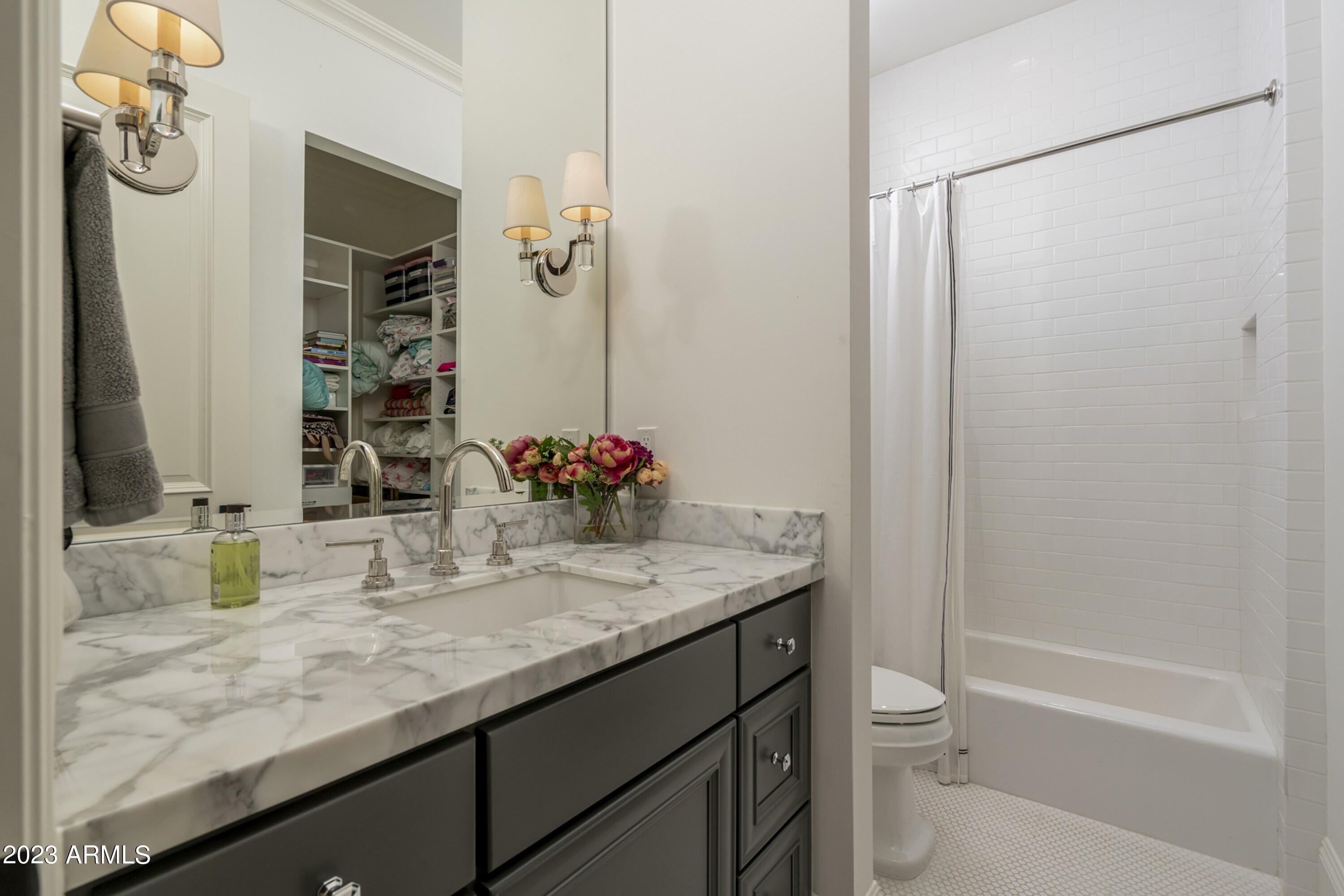 ROYAL PALM CIRCLE - Residential