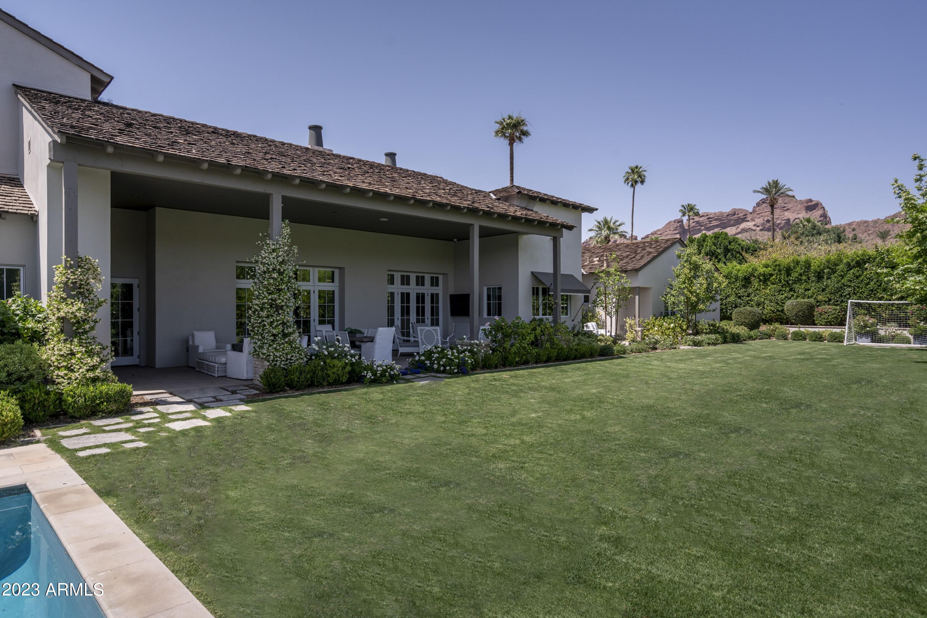 ROYAL PALM CIRCLE - Residential