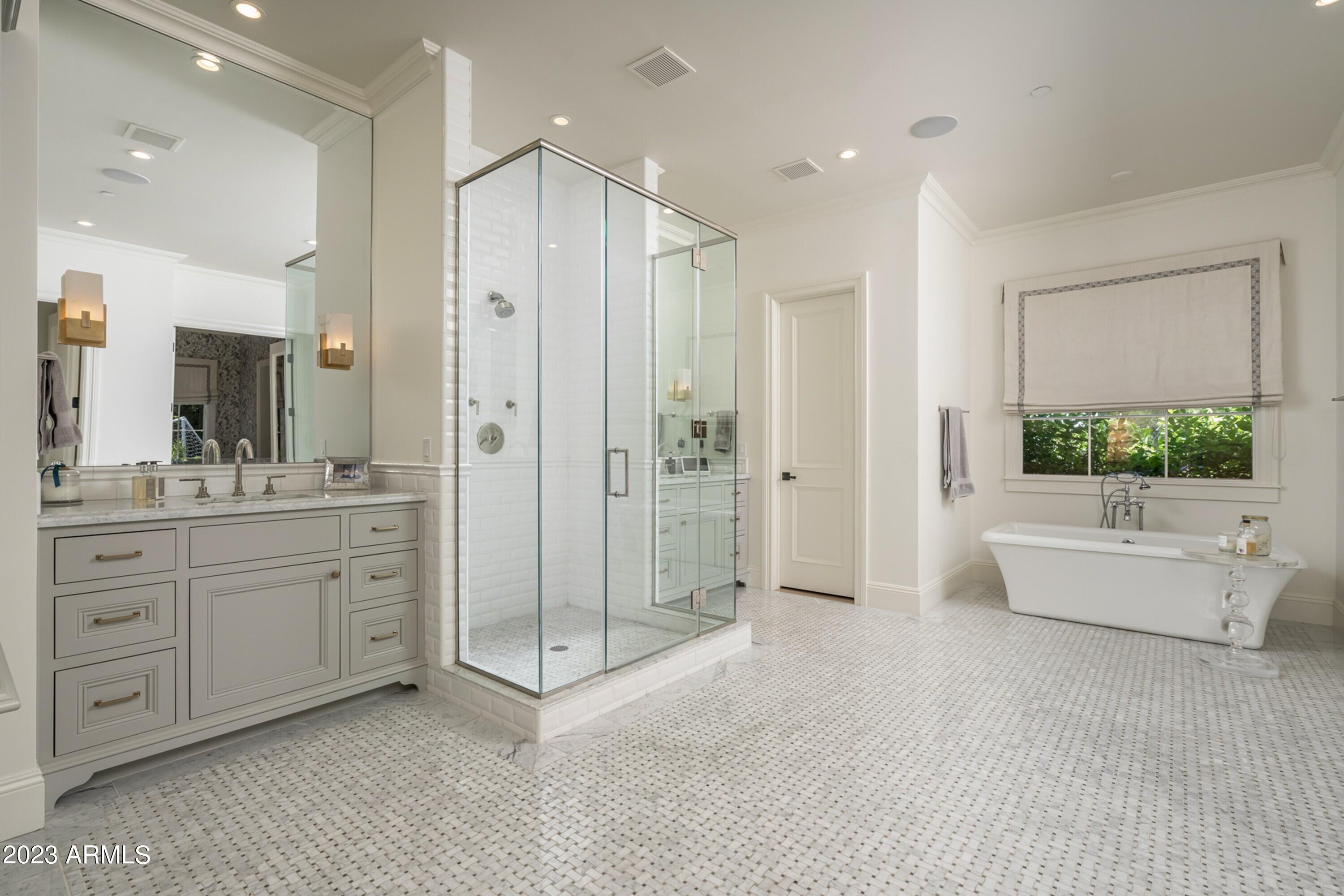 ROYAL PALM CIRCLE - Residential