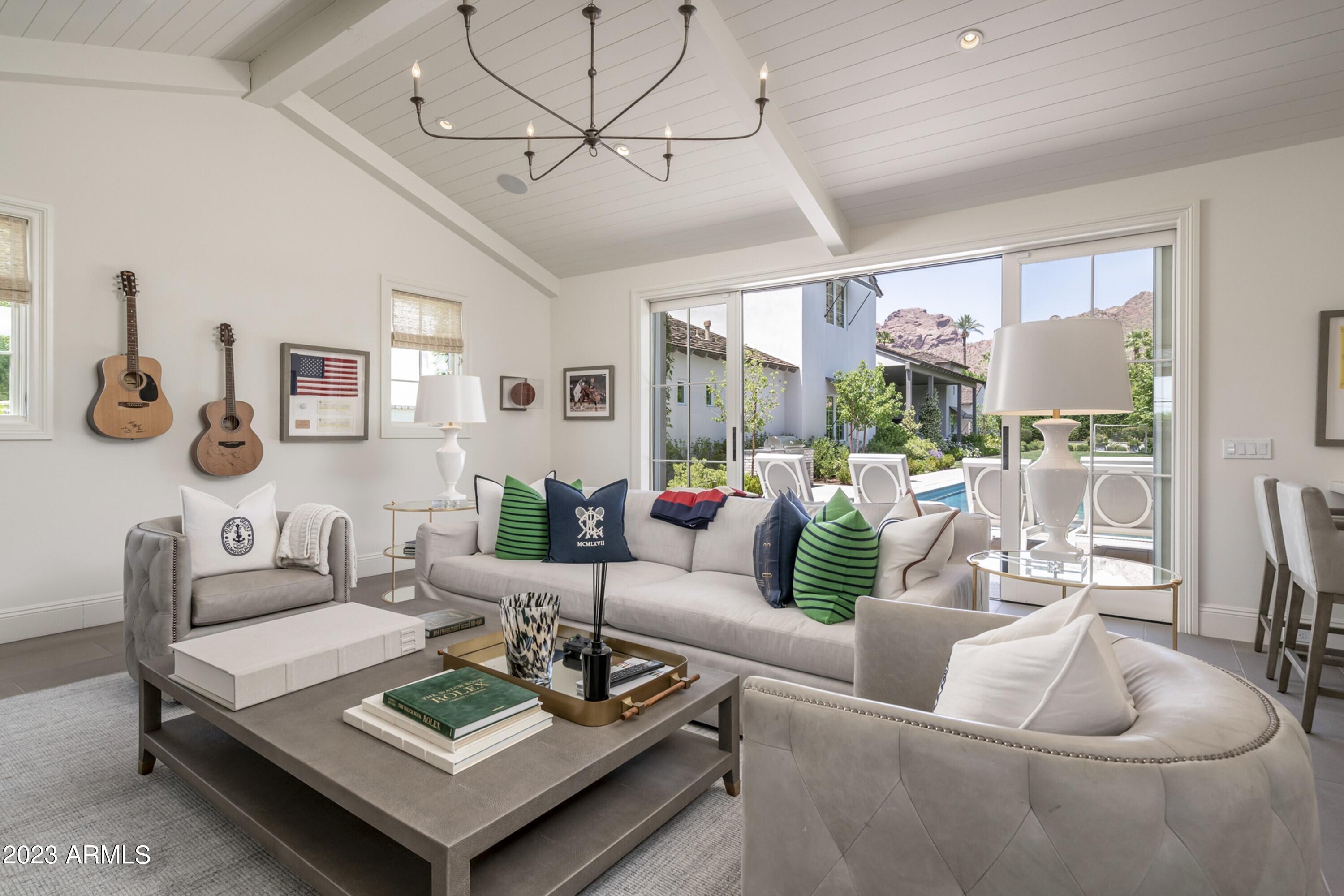 ROYAL PALM CIRCLE - Residential